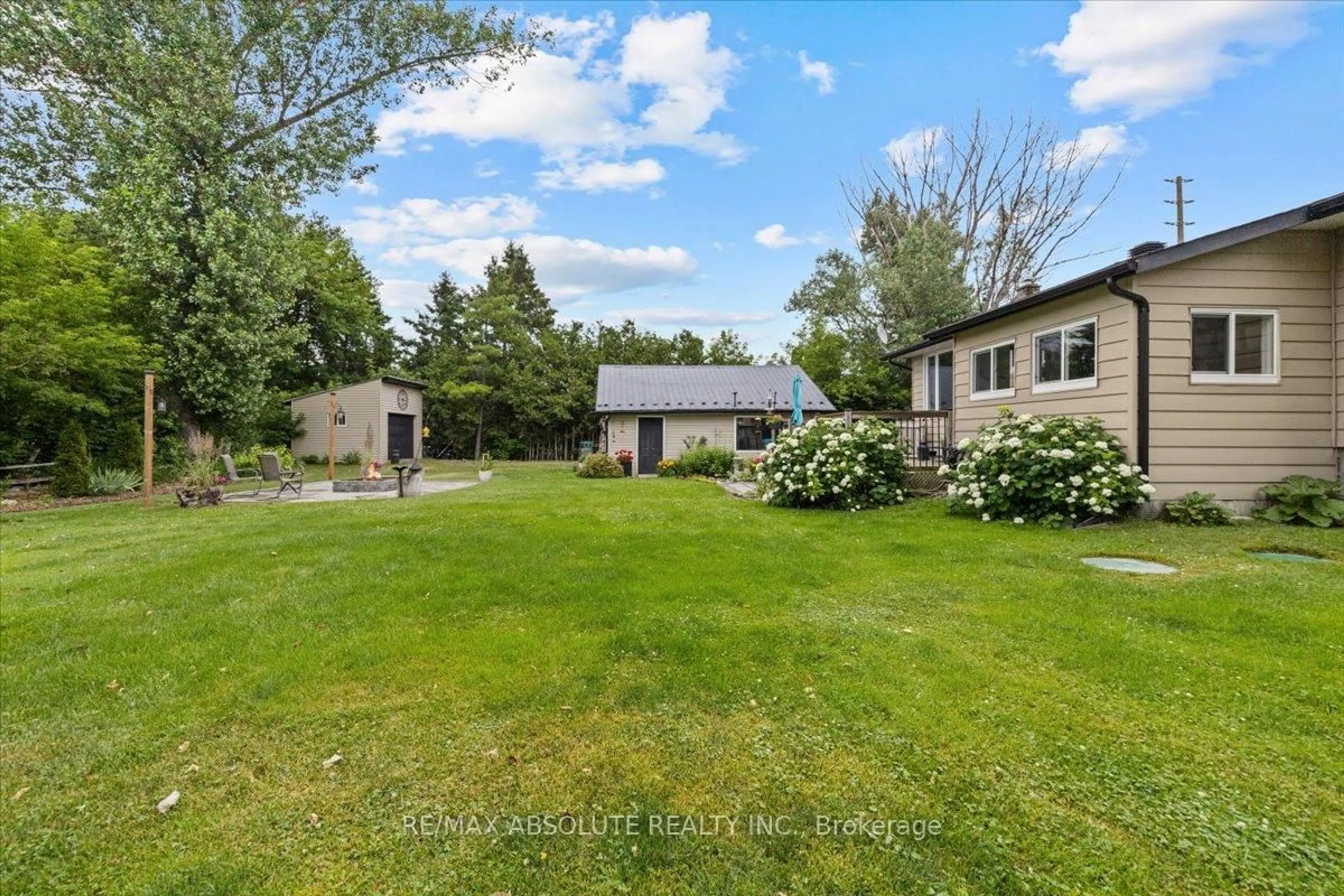 A pic from outside/outdoor area/front of a property/back of a property/a pic from drone, unknown for 6349 Garvin Rd, Richmond Ontario K0A 2Z0