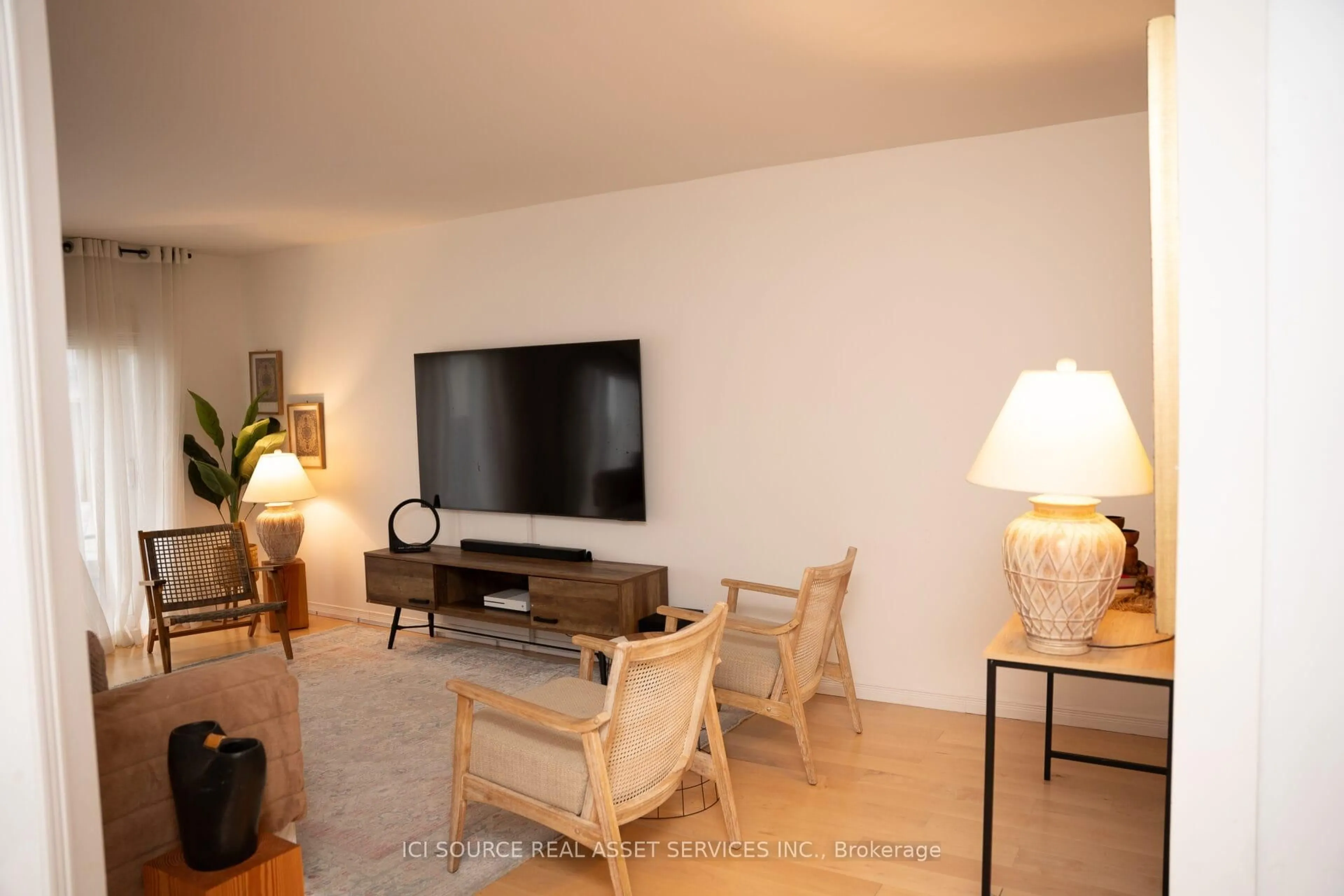 Living room with furniture, unknown for 1678 Fieldcrest Lane, Tecumseh Ontario N8N 4Z8