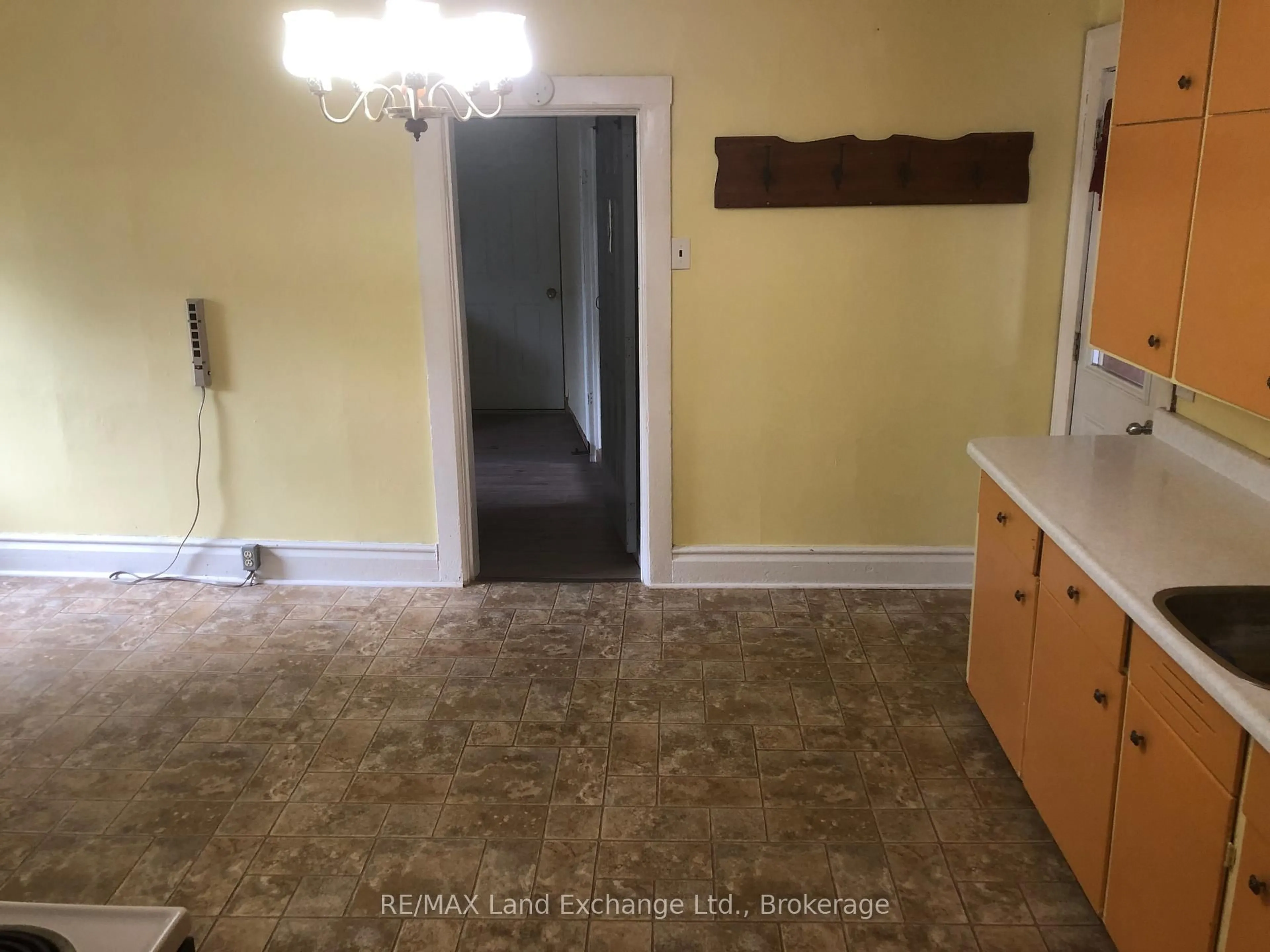 A pic of a room for 204 Amelia St, Brockton Ontario N0G 2V0