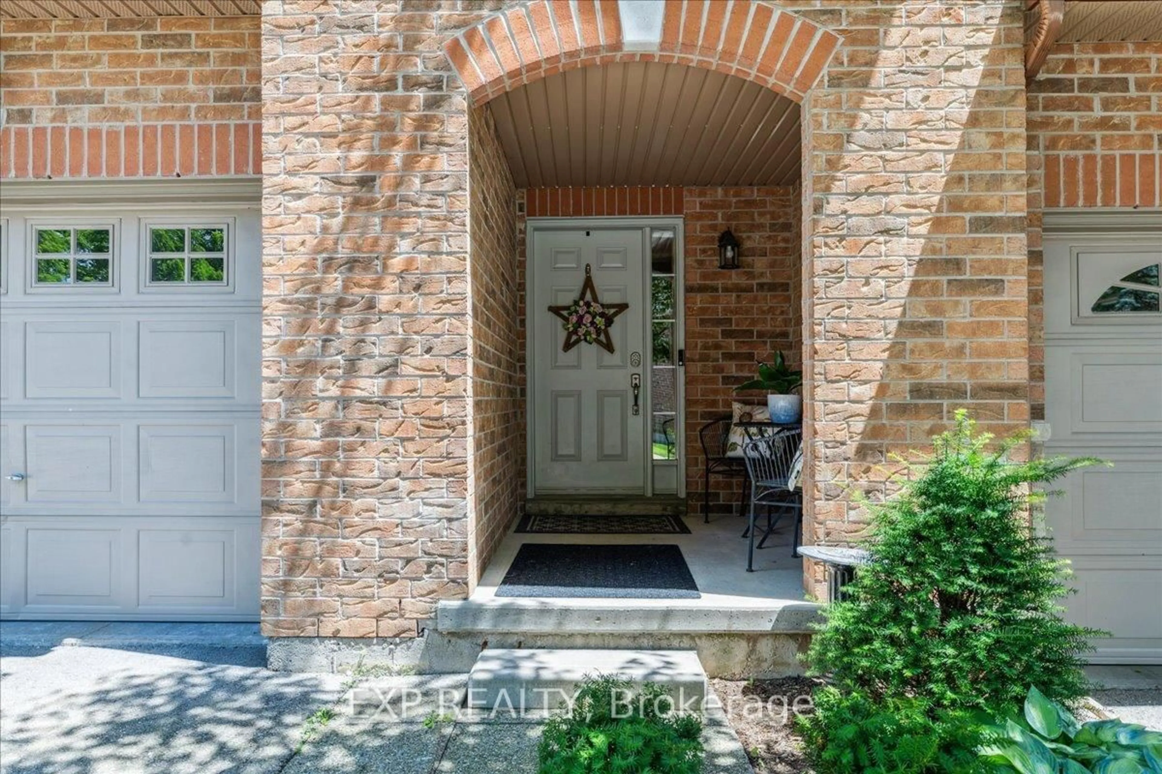 Indoor entryway for 108 Myers Lane, Hamilton Ontario L9G 0A5