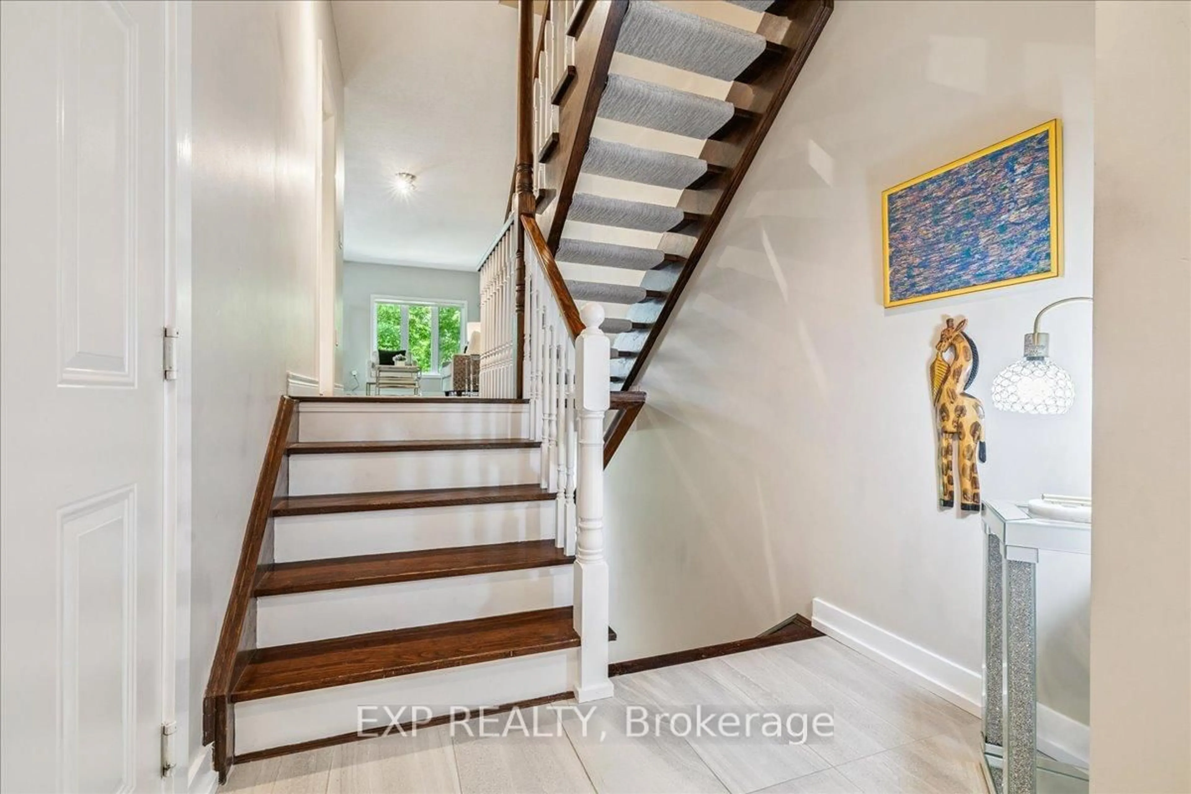 Indoor entryway for 108 Myers Lane, Hamilton Ontario L9G 0A5