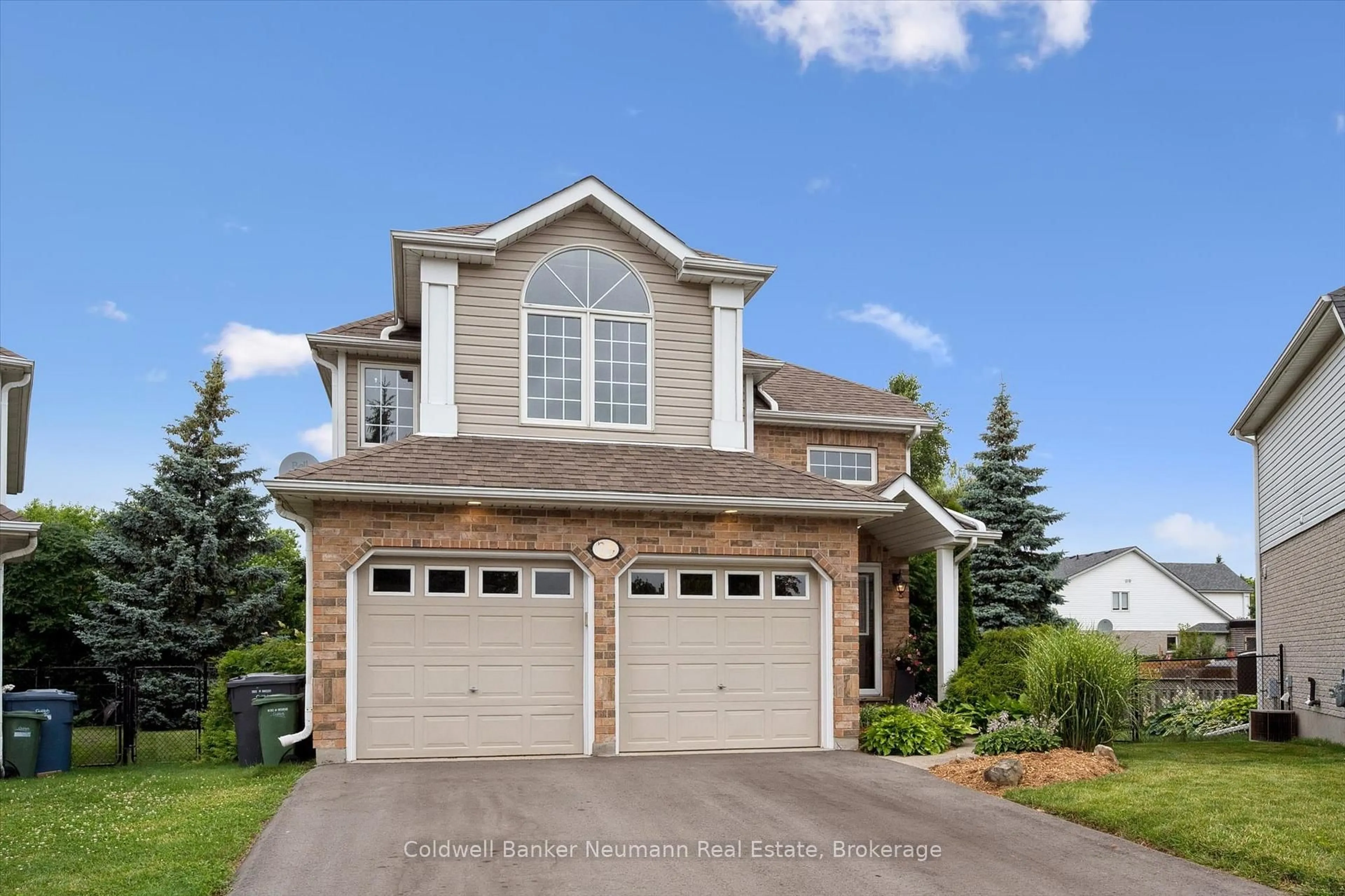 Home with vinyl exterior material, street for 25 Burke Crt, Guelph Ontario N1L 1J2