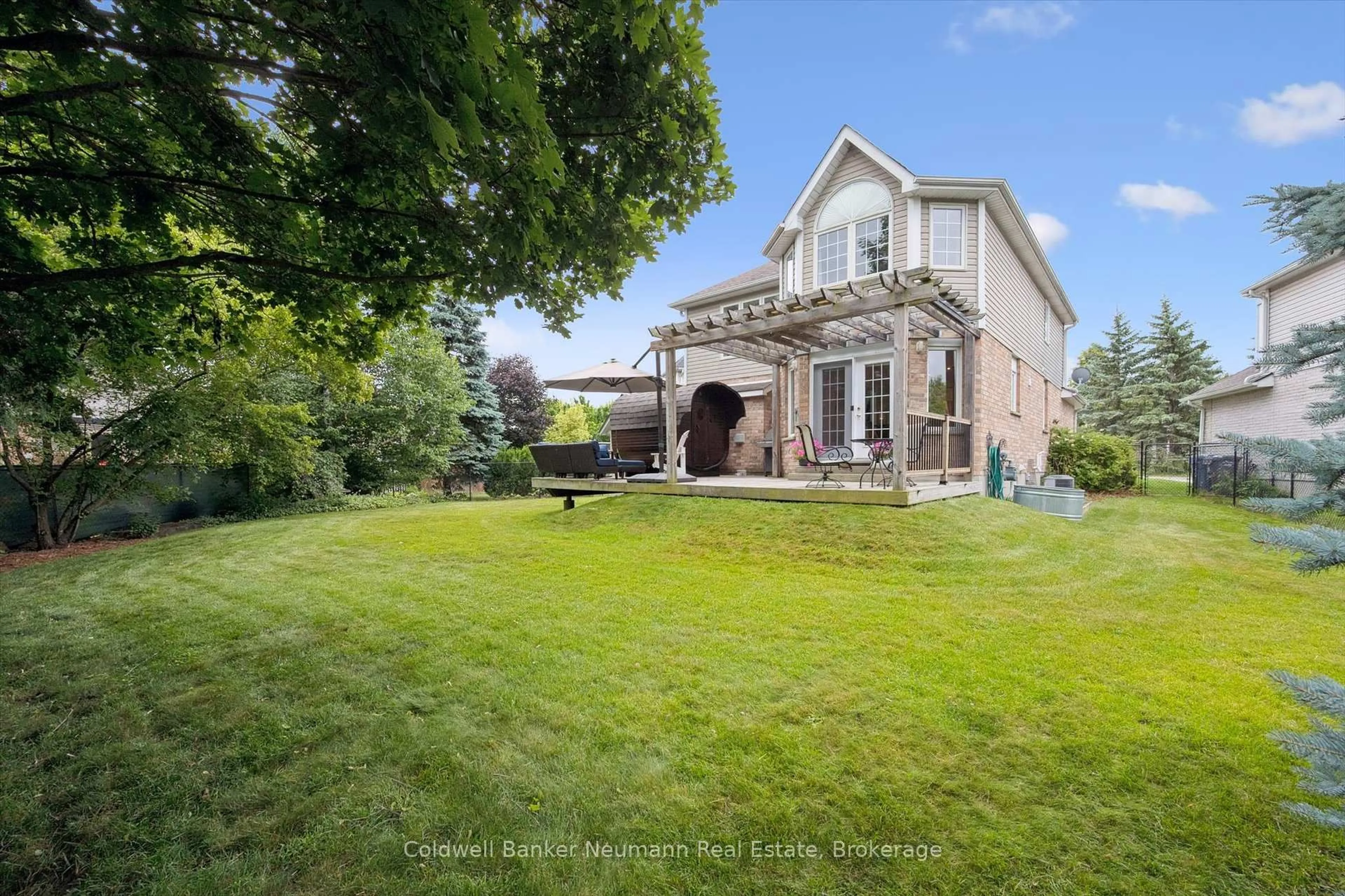 A pic from outside/outdoor area/front of a property/back of a property/a pic from drone, unknown for 25 Burke Crt, Guelph Ontario N1L 1J2