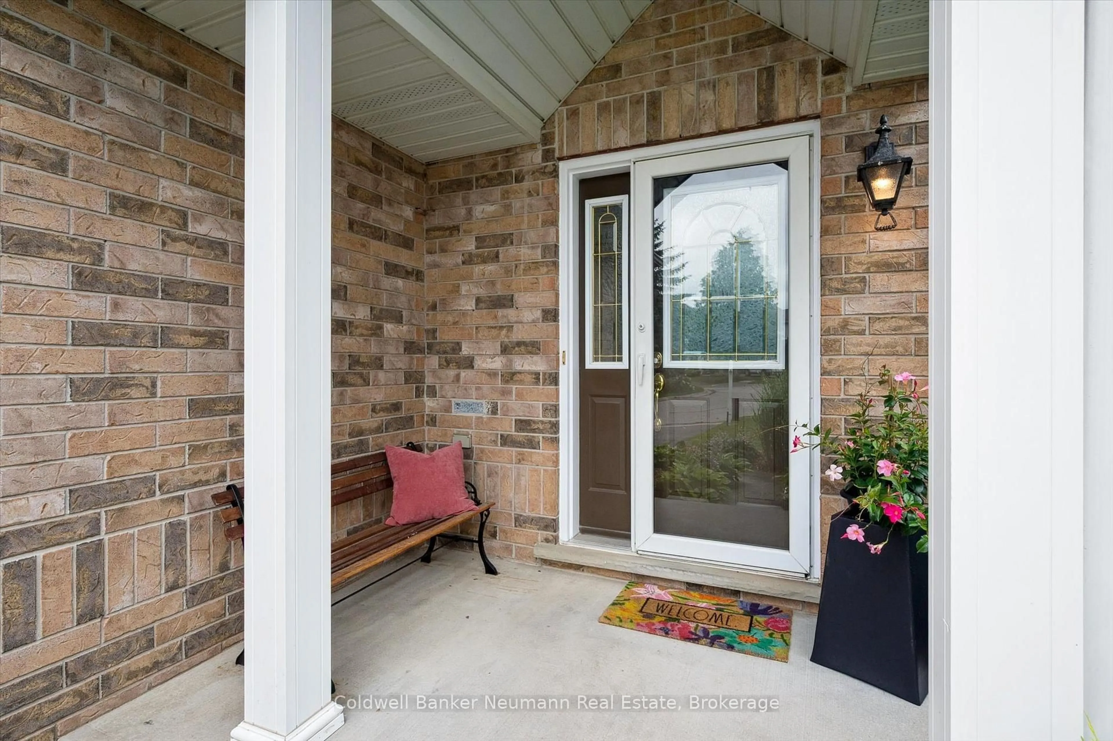 Indoor entryway for 25 Burke Crt, Guelph Ontario N1L 1J2