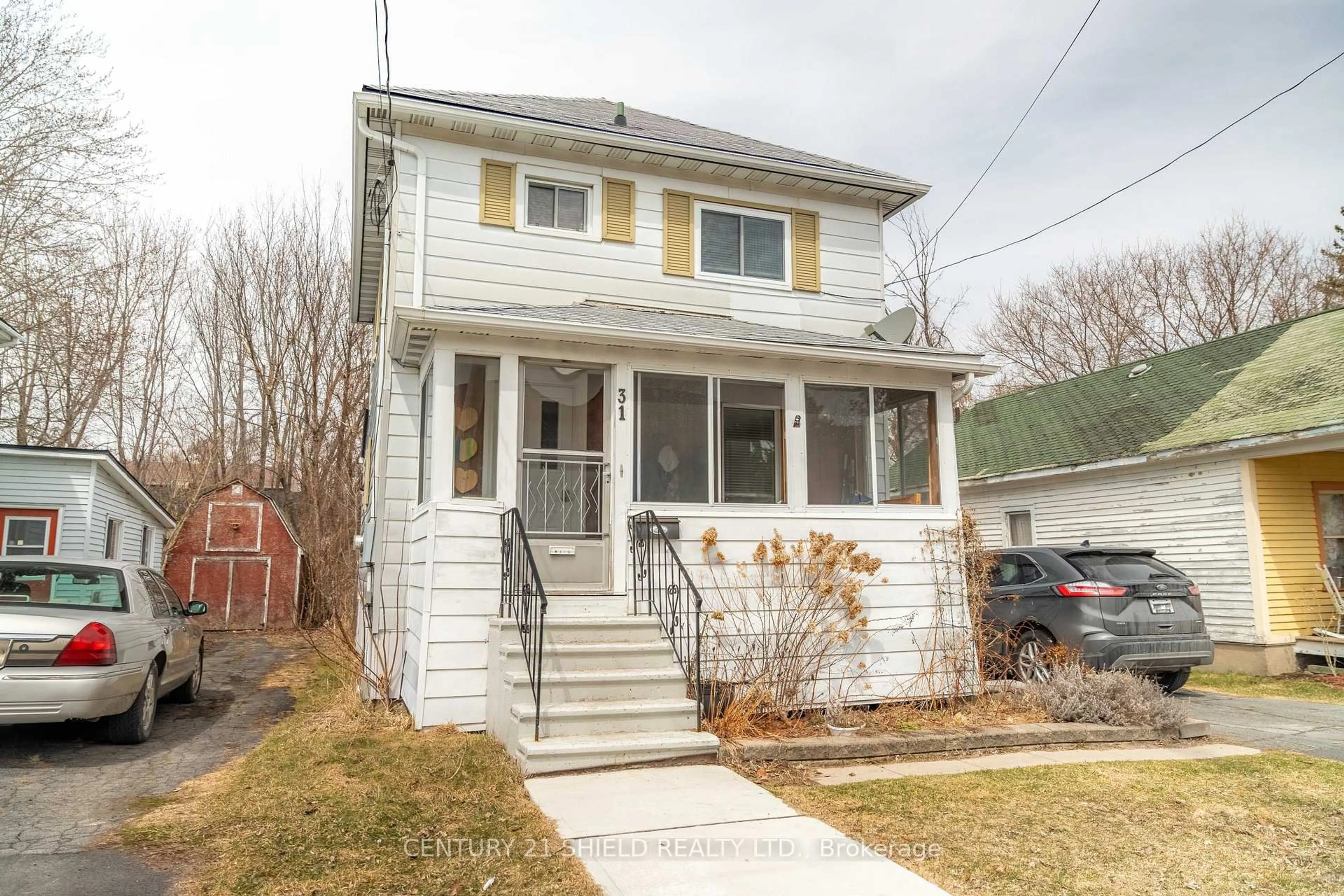 Home with vinyl exterior material, street for 31 Fifth St, Cornwall Ontario K6J 2T5