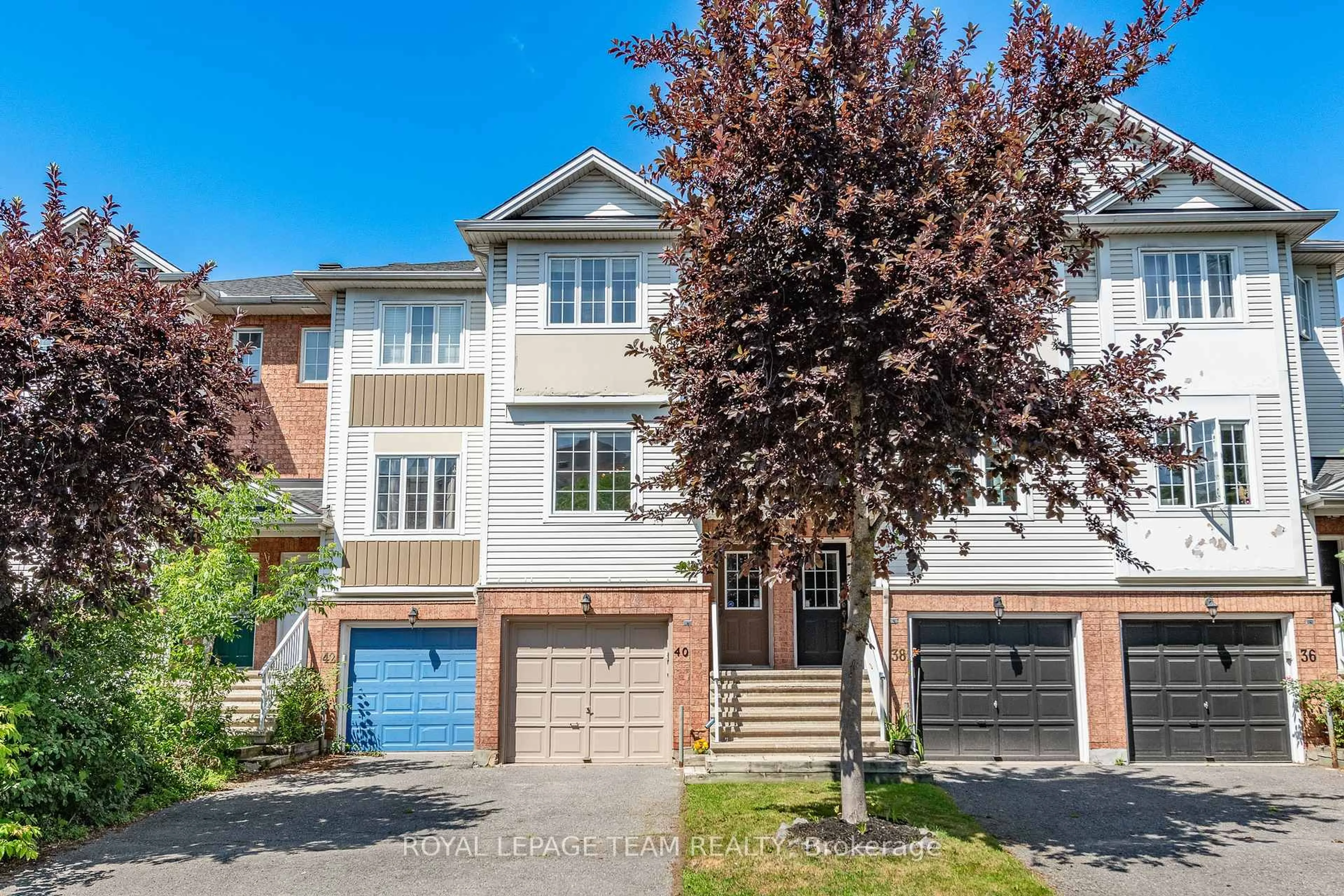 Unknown for 40 Manhattan Cres, Ottawa Ontario K2C 4B5
