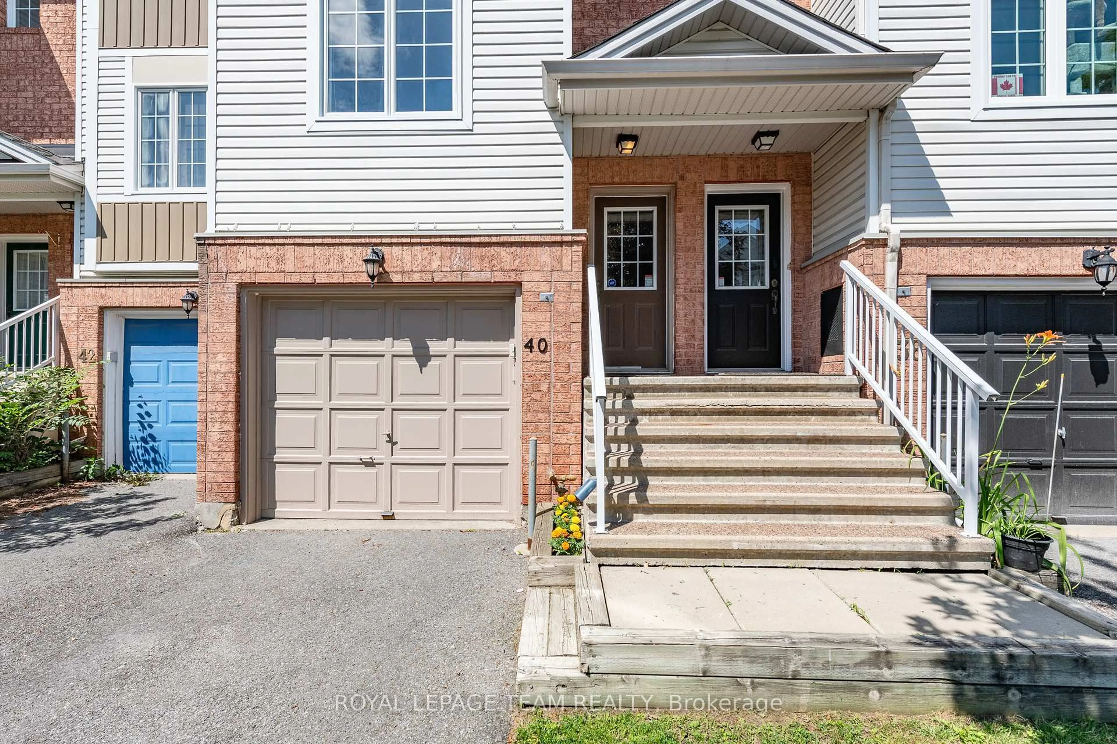Home with brick exterior material, street for 40 Manhattan Cres, Ottawa Ontario K2C 4B5