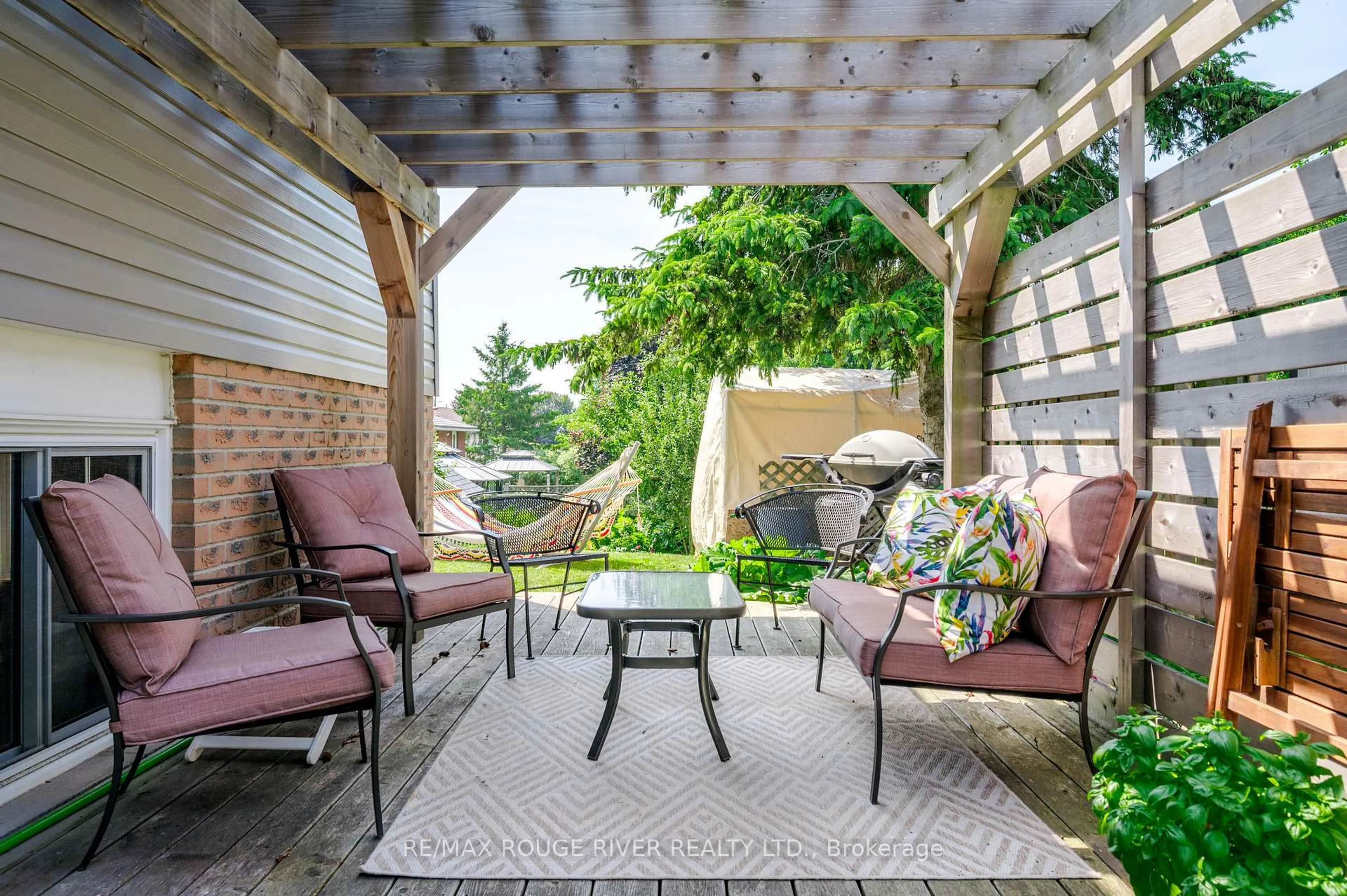 Patio, street for 875 Westwood Cres, Cobourg Ontario K9A 5B3