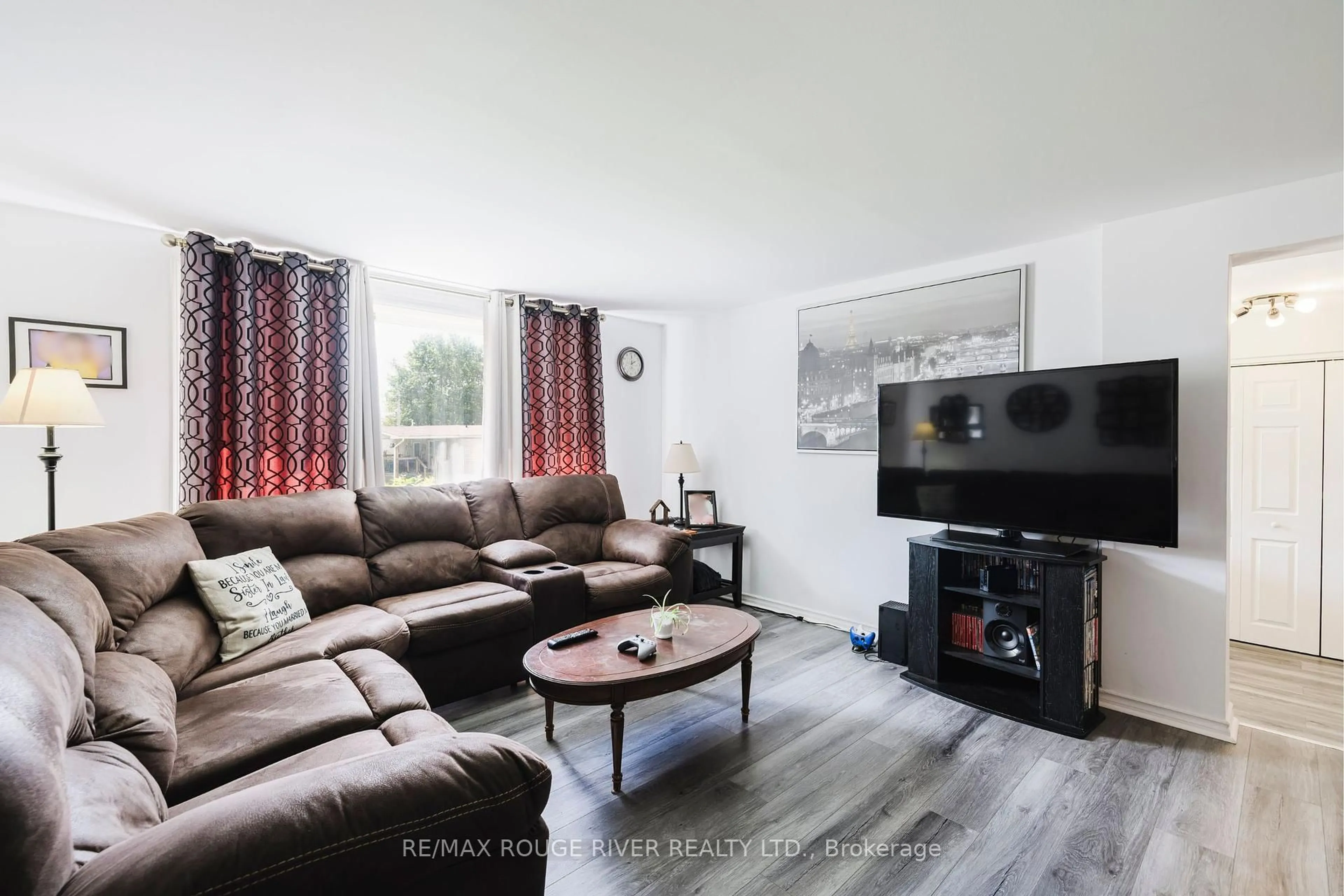 Living room with furniture, unknown for 18 Basher Dr, Hamilton Township Ontario K9A 4J7