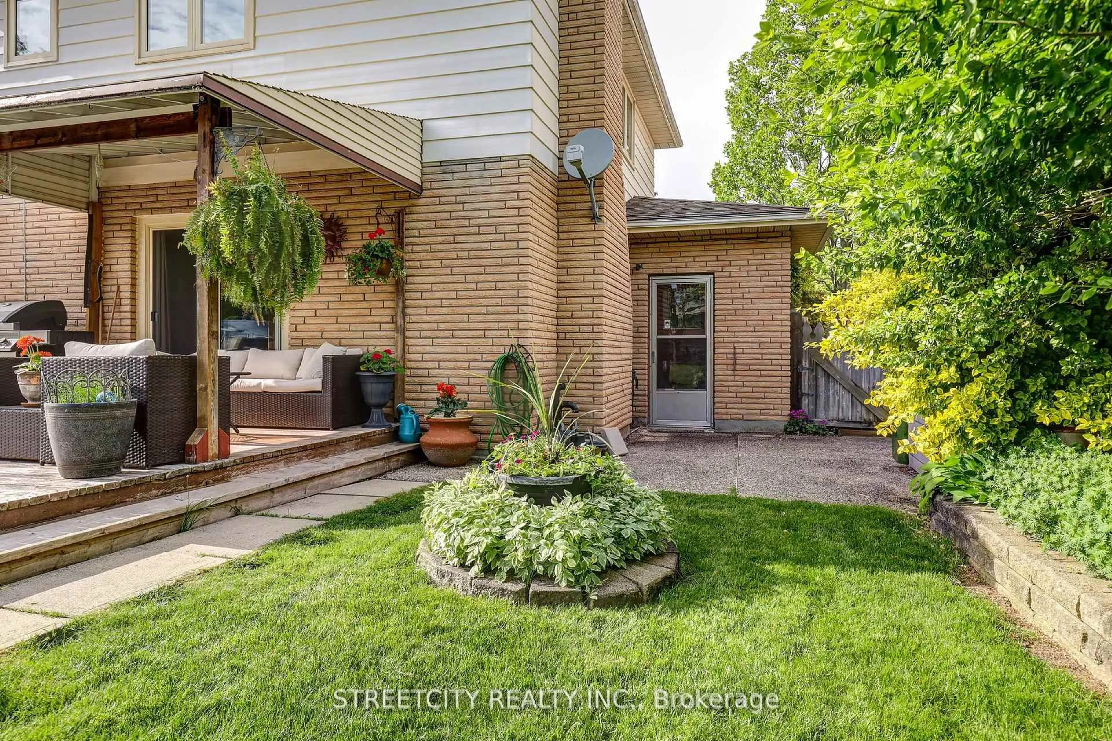 Home with brick exterior material, street for 531 Elm St, St. Thomas Ontario N5R 1K6