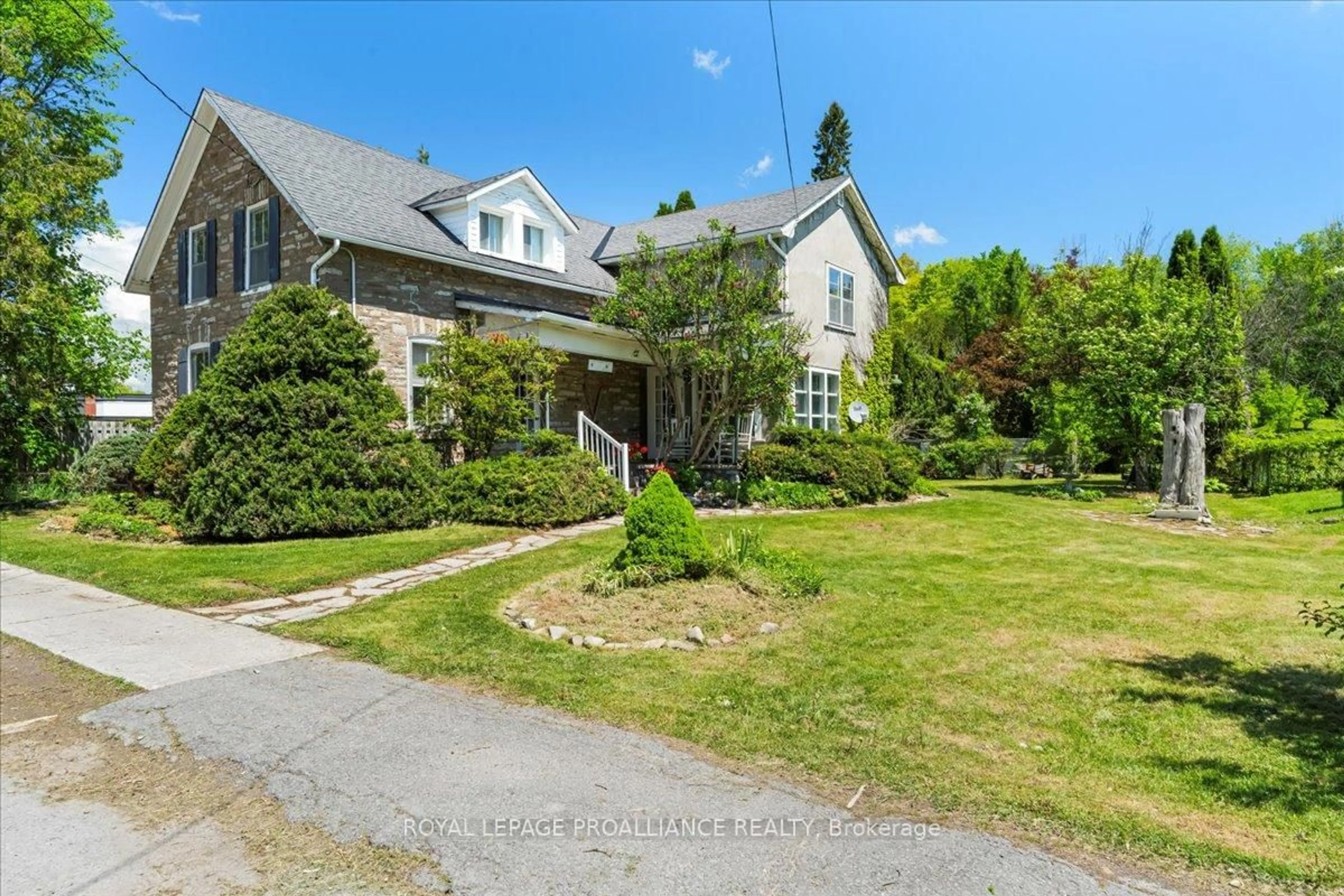 A pic from outside/outdoor area/front of a property/back of a property/a pic from drone, street for 583 Moira St, Tweed Ontario K0K 3J0