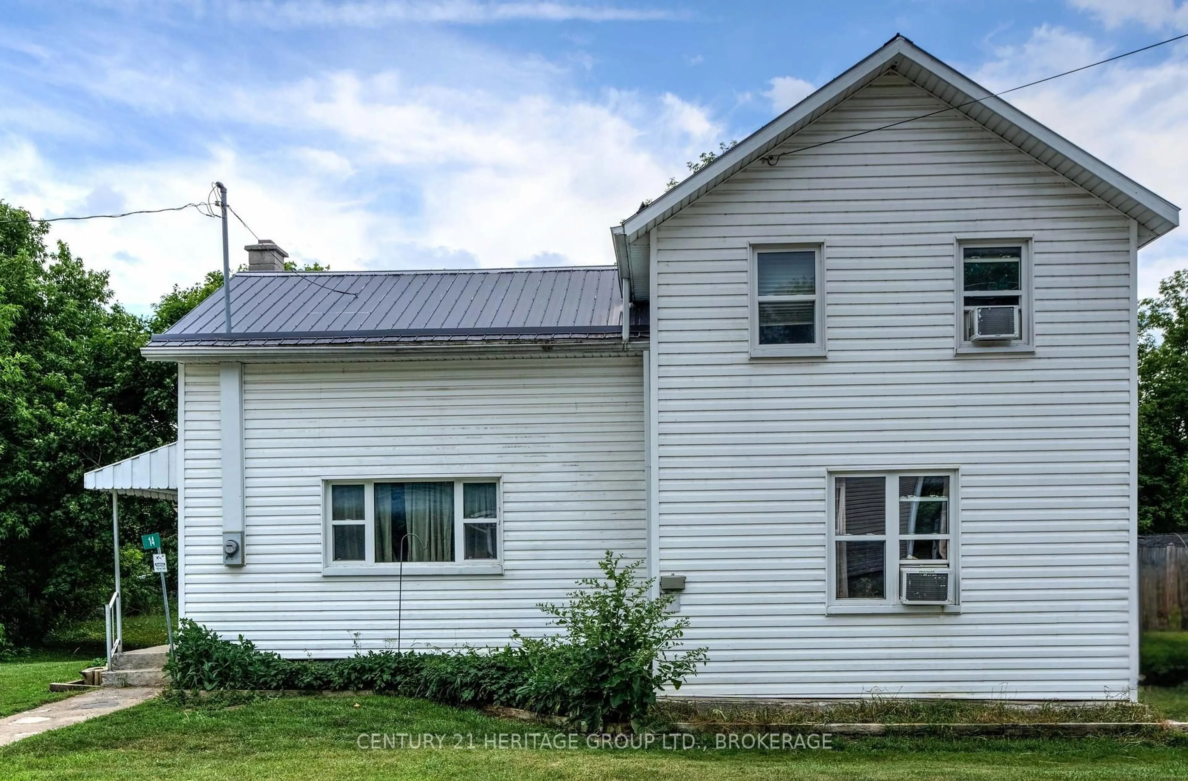 Home with vinyl exterior material, building for 14 Cross St, Kaladar Ontario K0K 1Z0