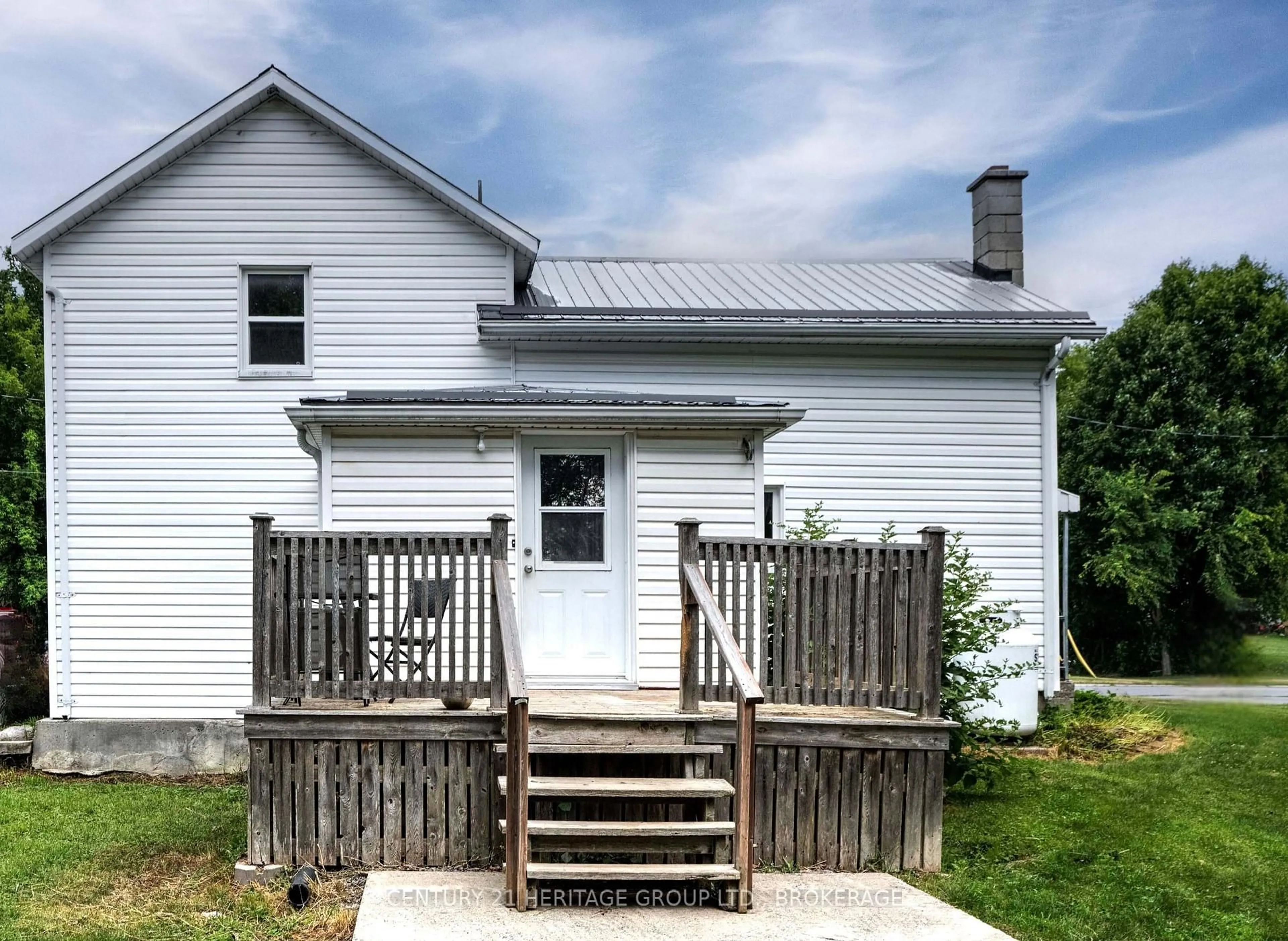 A pic from outside/outdoor area/front of a property/back of a property/a pic from drone, building for 14 Cross St, Kaladar Ontario K0K 1Z0