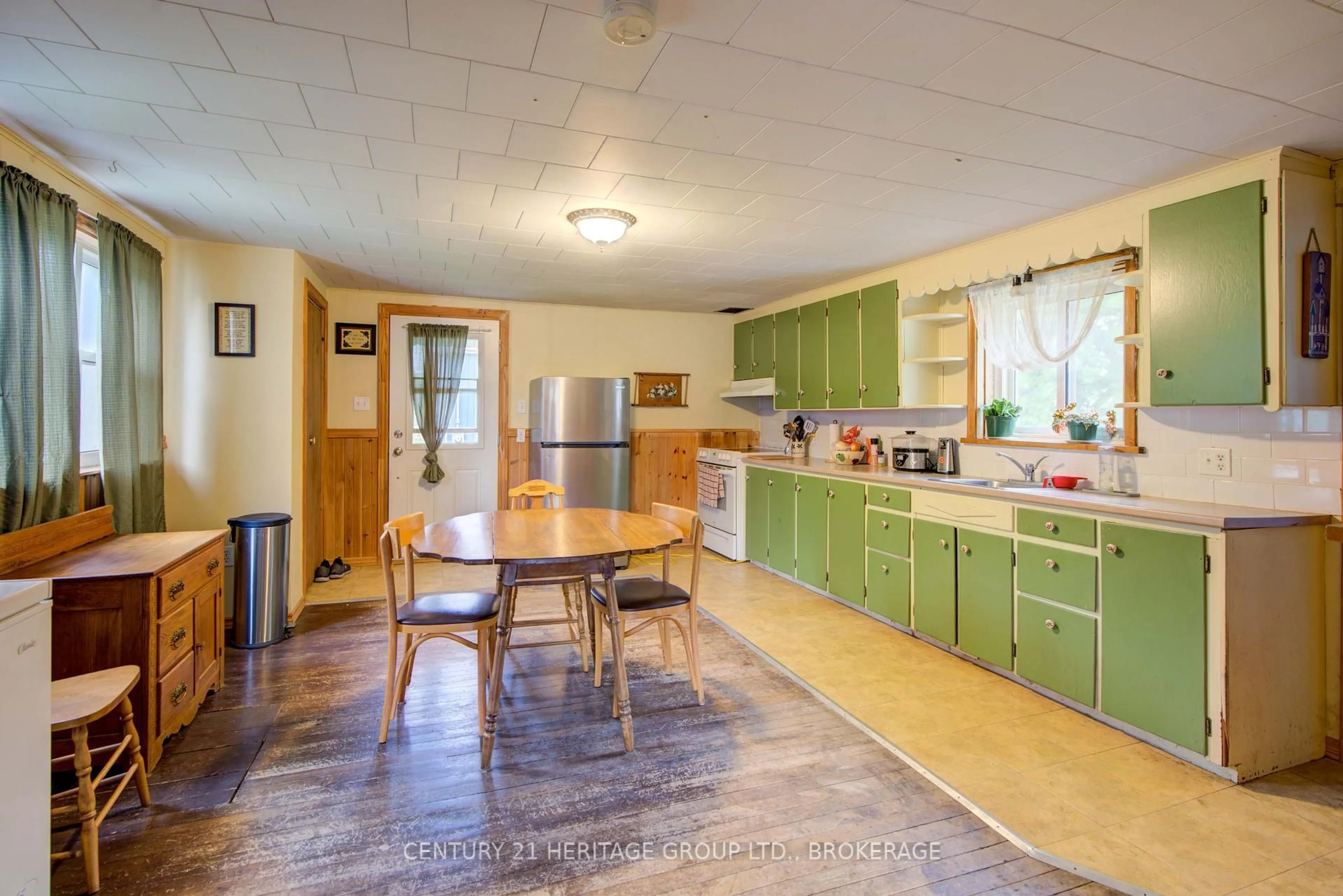 Standard kitchen, unknown for 14 Cross St, Kaladar Ontario K0K 1Z0