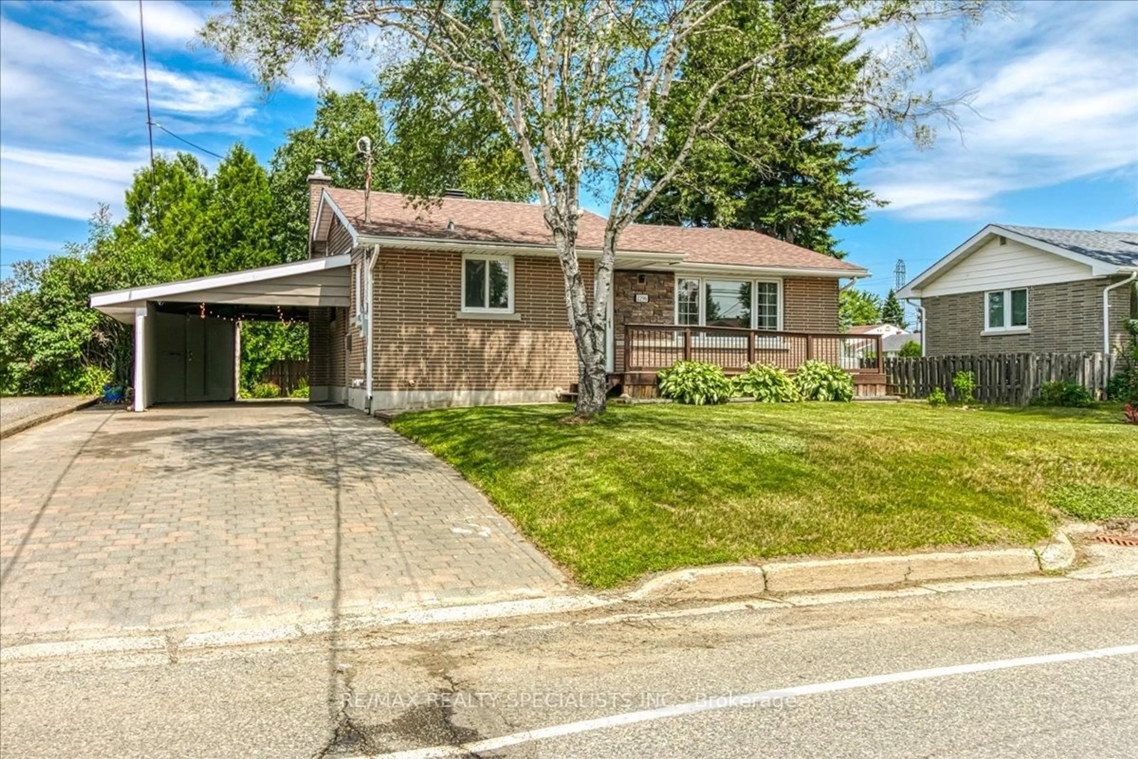Home with vinyl exterior material, street for 2296 Madison Ave, Greater Sudbury Ontario P3A 2R3