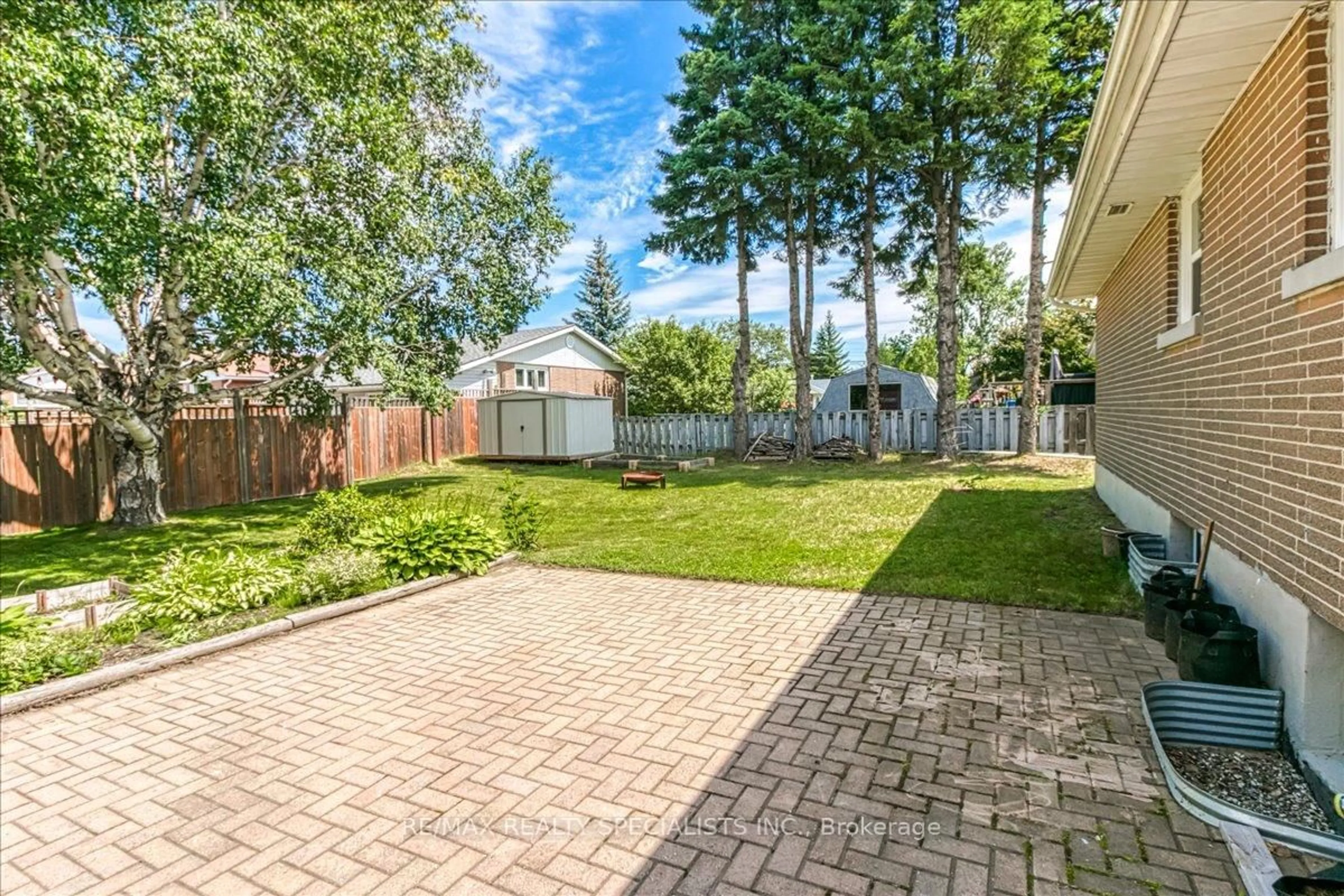 Patio, street for 2296 Madison Ave, Greater Sudbury Ontario P3A 2R3