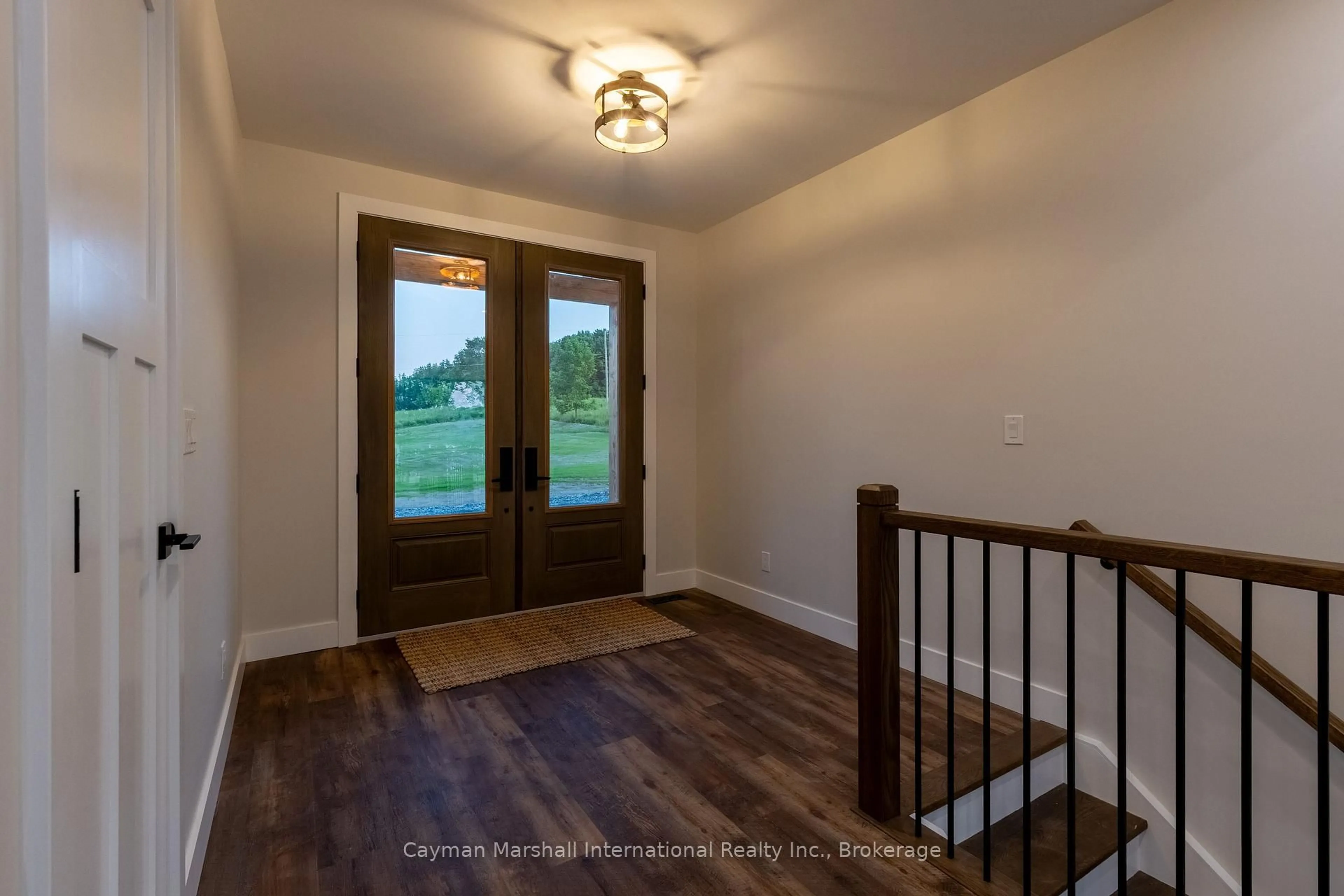 Indoor entryway for 1034 Quinn Rd #5, Muskoka Lakes Ontario P0B 1M0