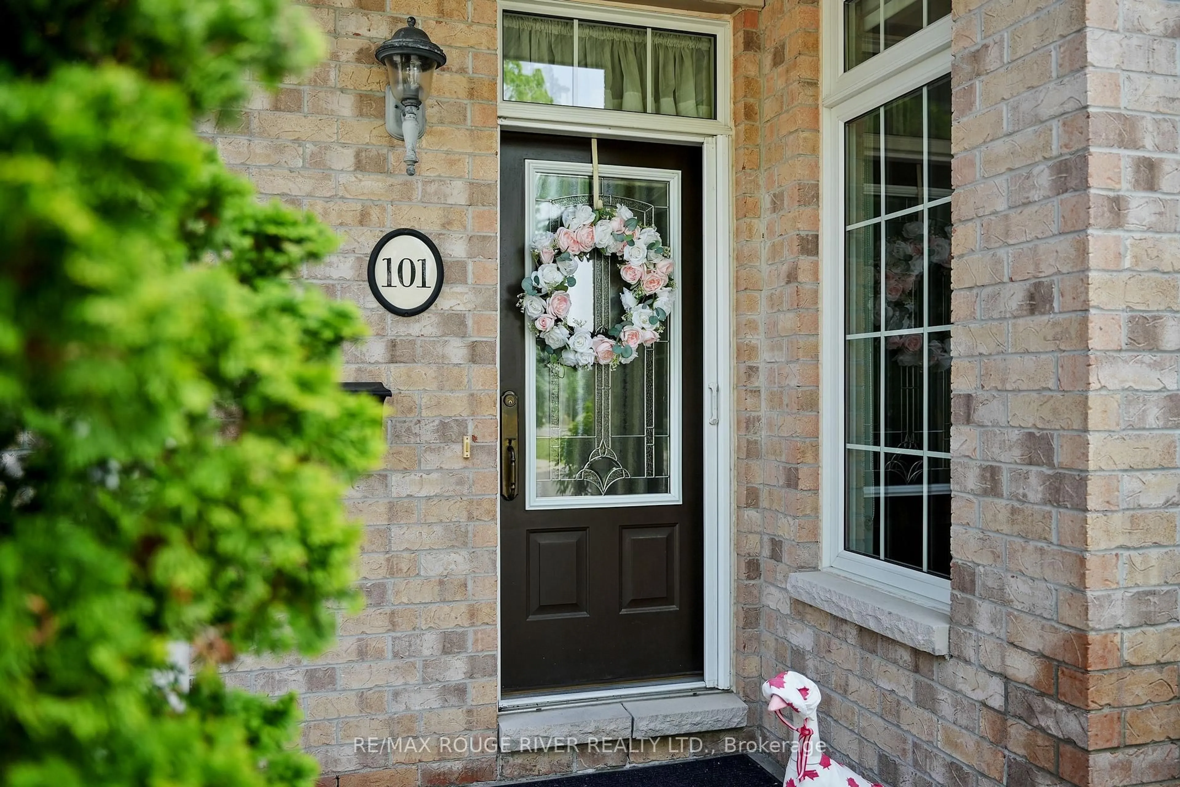 Indoor entryway for 120 University Ave #101, Cobourg Ontario K9A 0A9
