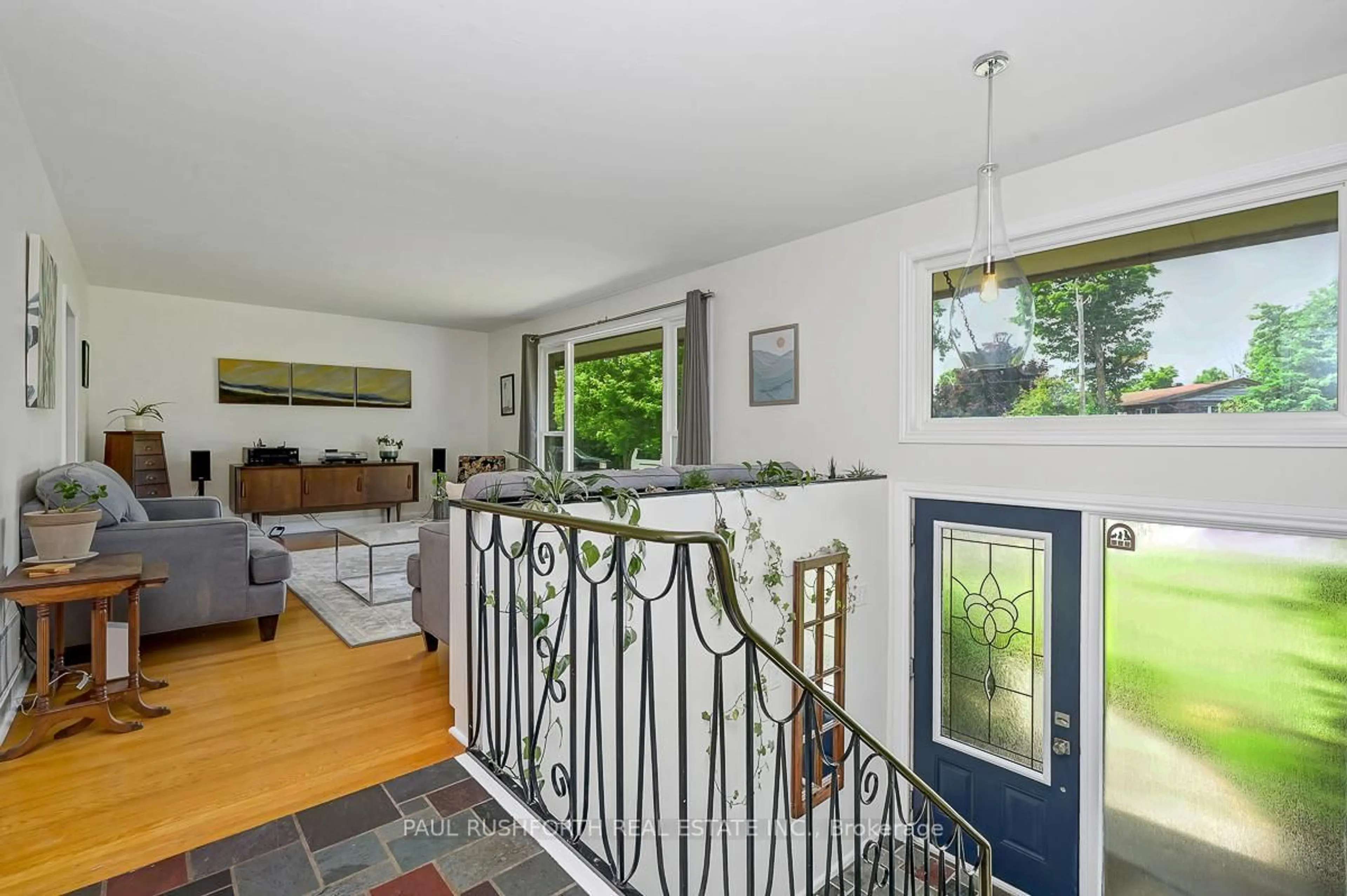 Indoor foyer for 3153 QUESNEL Dr, Ottawa Ontario K1V 7E7