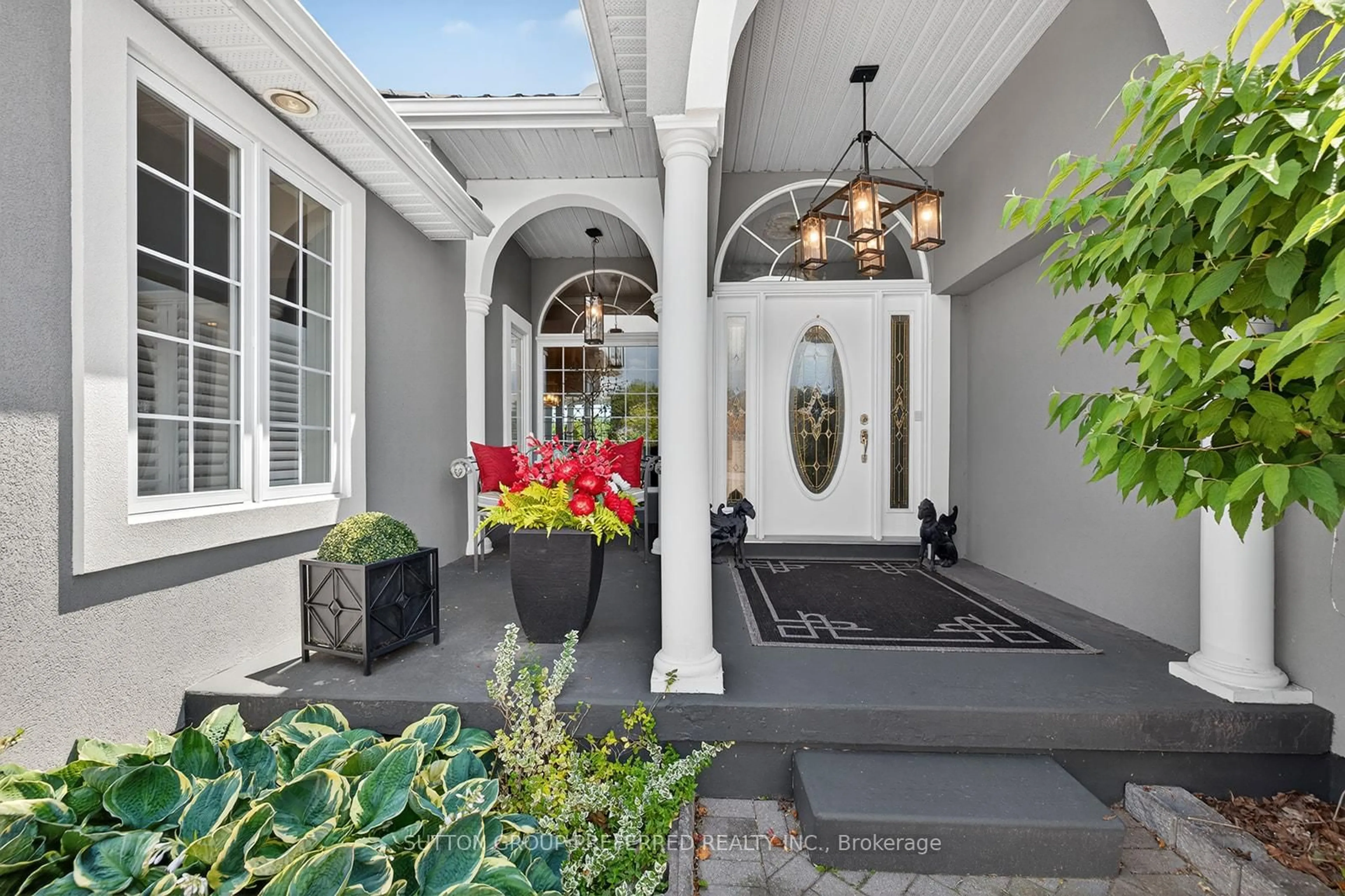 Indoor entryway for 31 Hillview Dr, Thames Centre Ontario N0L 1V0