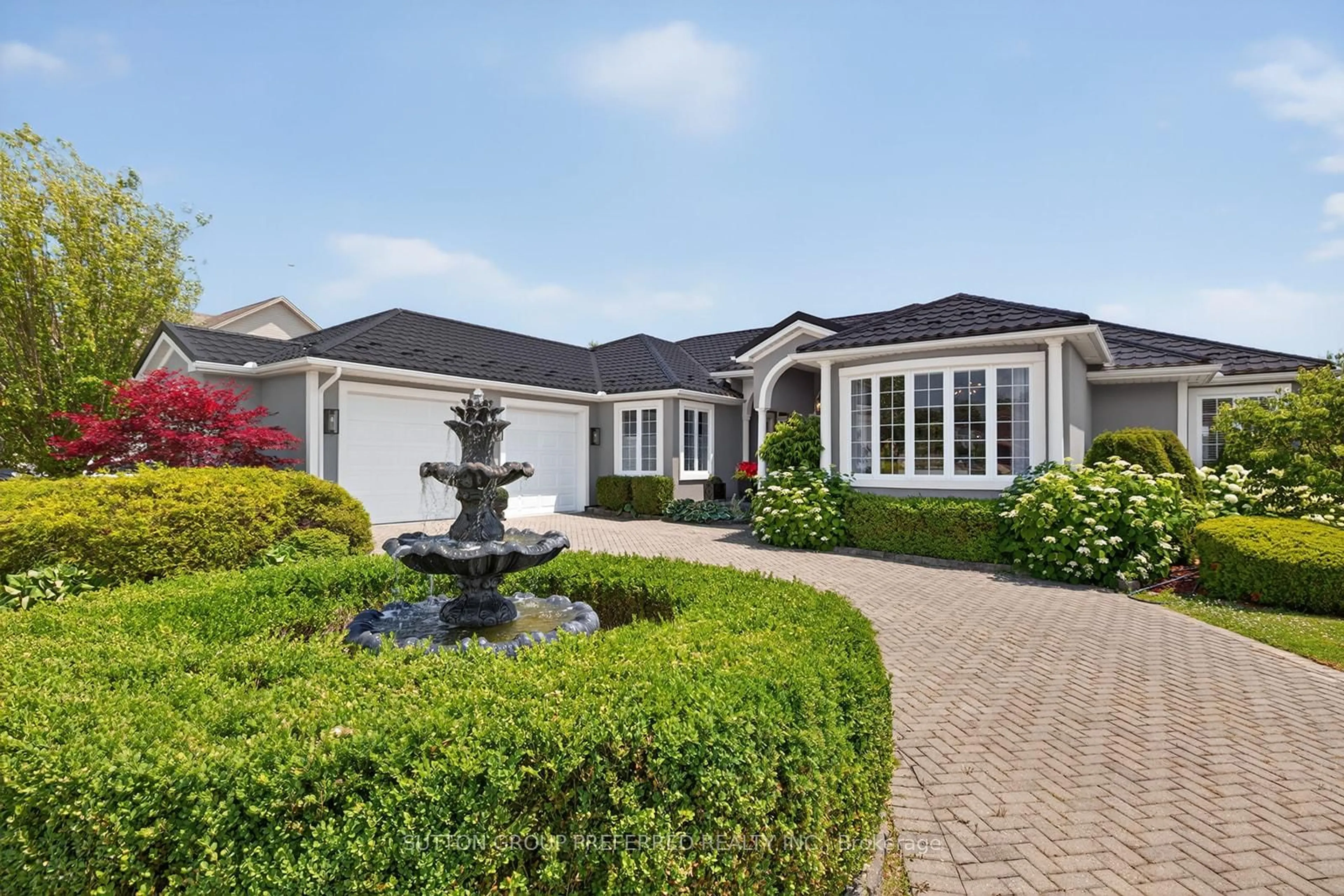 Home with vinyl exterior material, street for 31 Hillview Dr, Thames Centre Ontario N0L 1V0