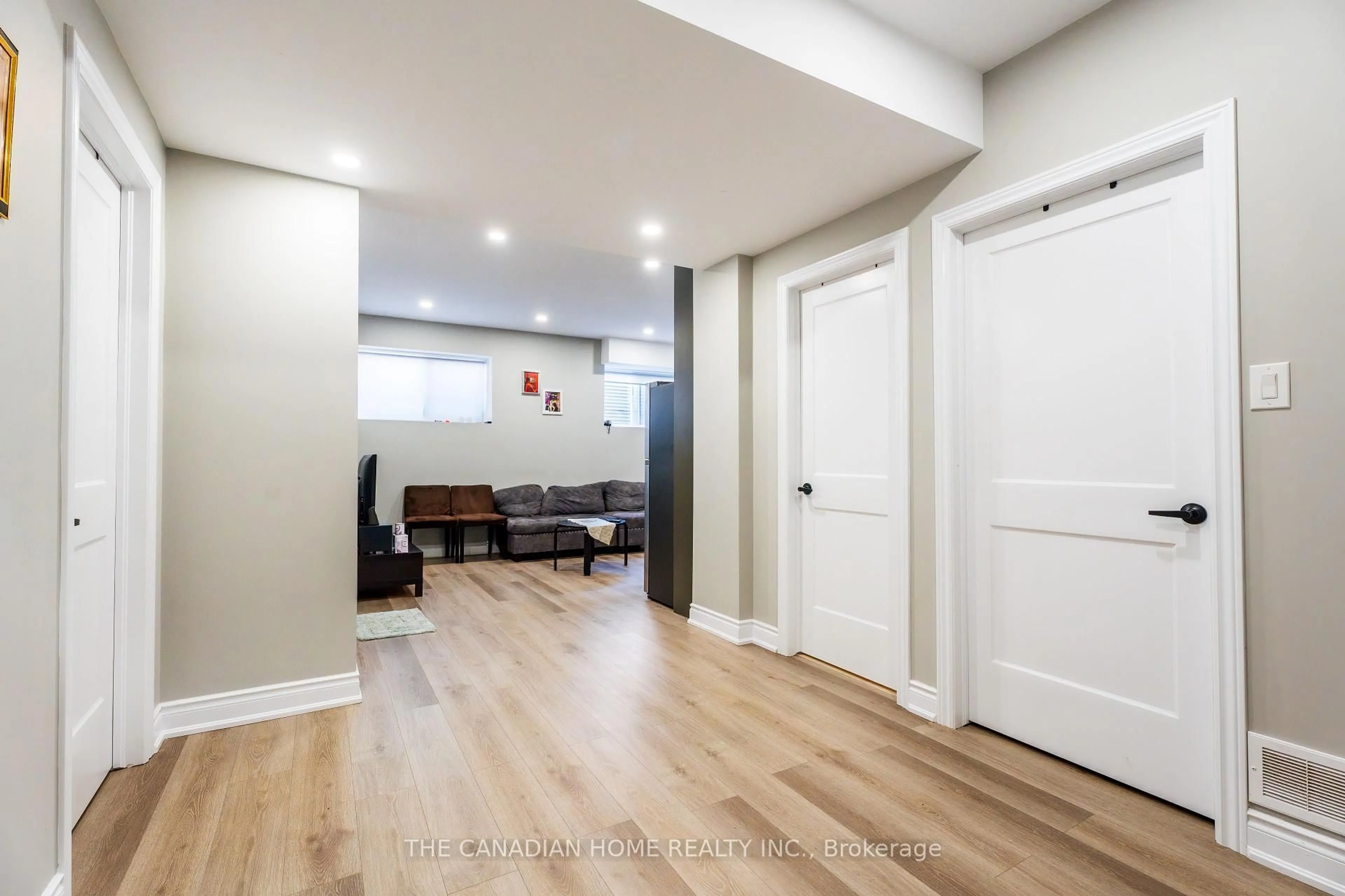 Indoor entryway for 134 Tartan Ave, Kitchener Ontario N2R 0N4