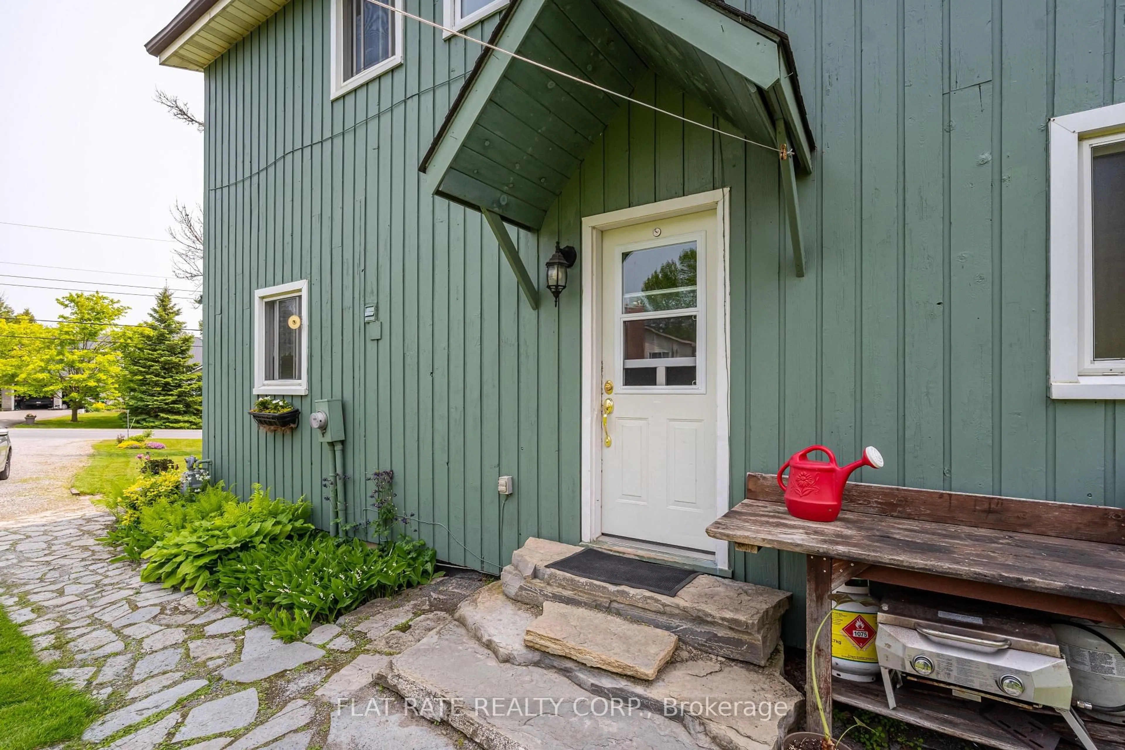 Indoor entryway for 610 Brick Rd, Selwyn Ontario K0L 1T0