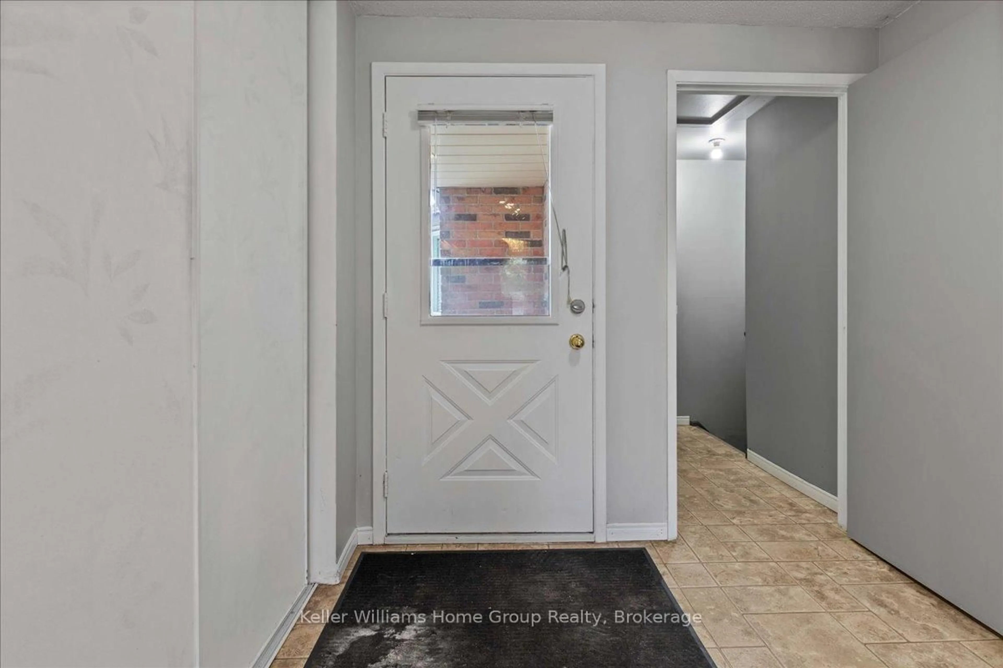 Indoor entryway for 40 Silvercreek Pkwy #10, Guelph Ontario N1H 7X5