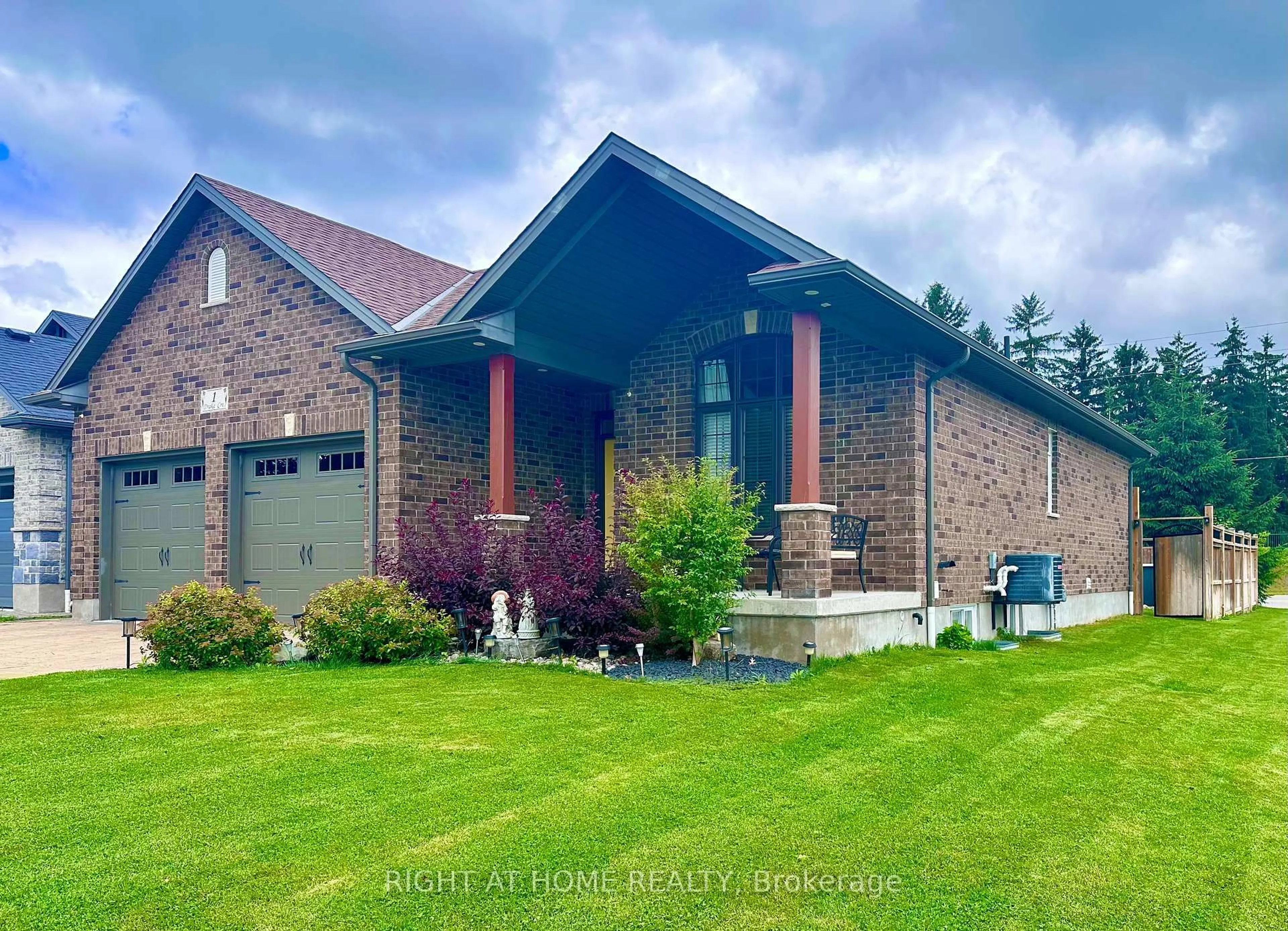 Home with brick exterior material, unknown for 1 Drake Crt, Strathroy-Caradoc Ontario N7G 0E1