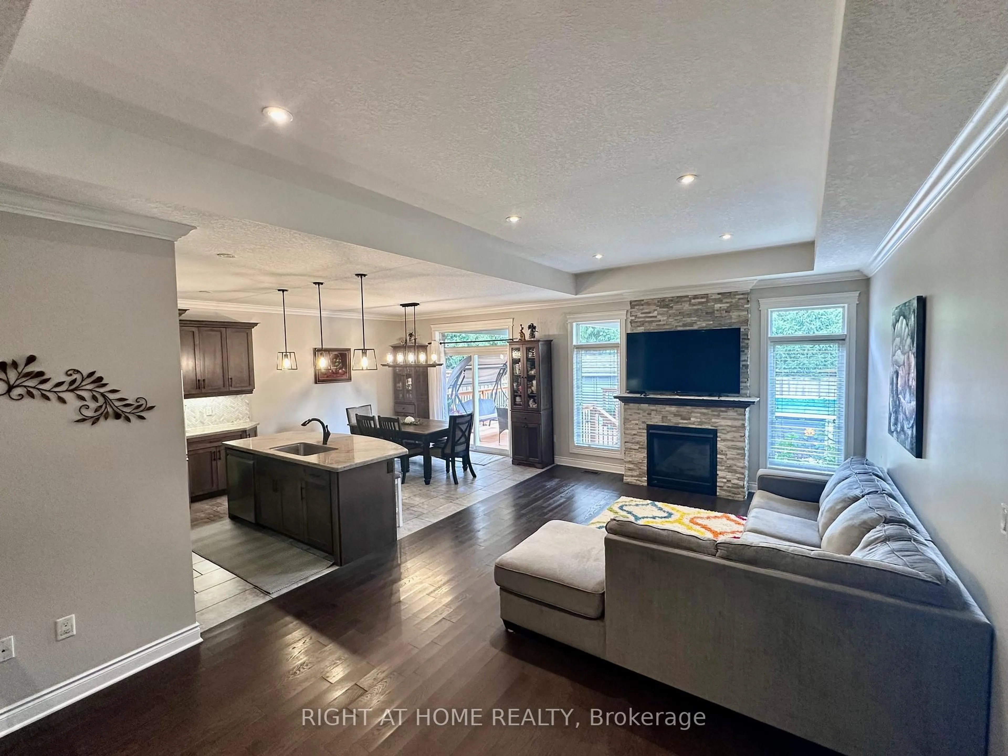 Open concept kitchen, unknown for 1 Drake Crt, Strathroy-Caradoc Ontario N7G 0E1