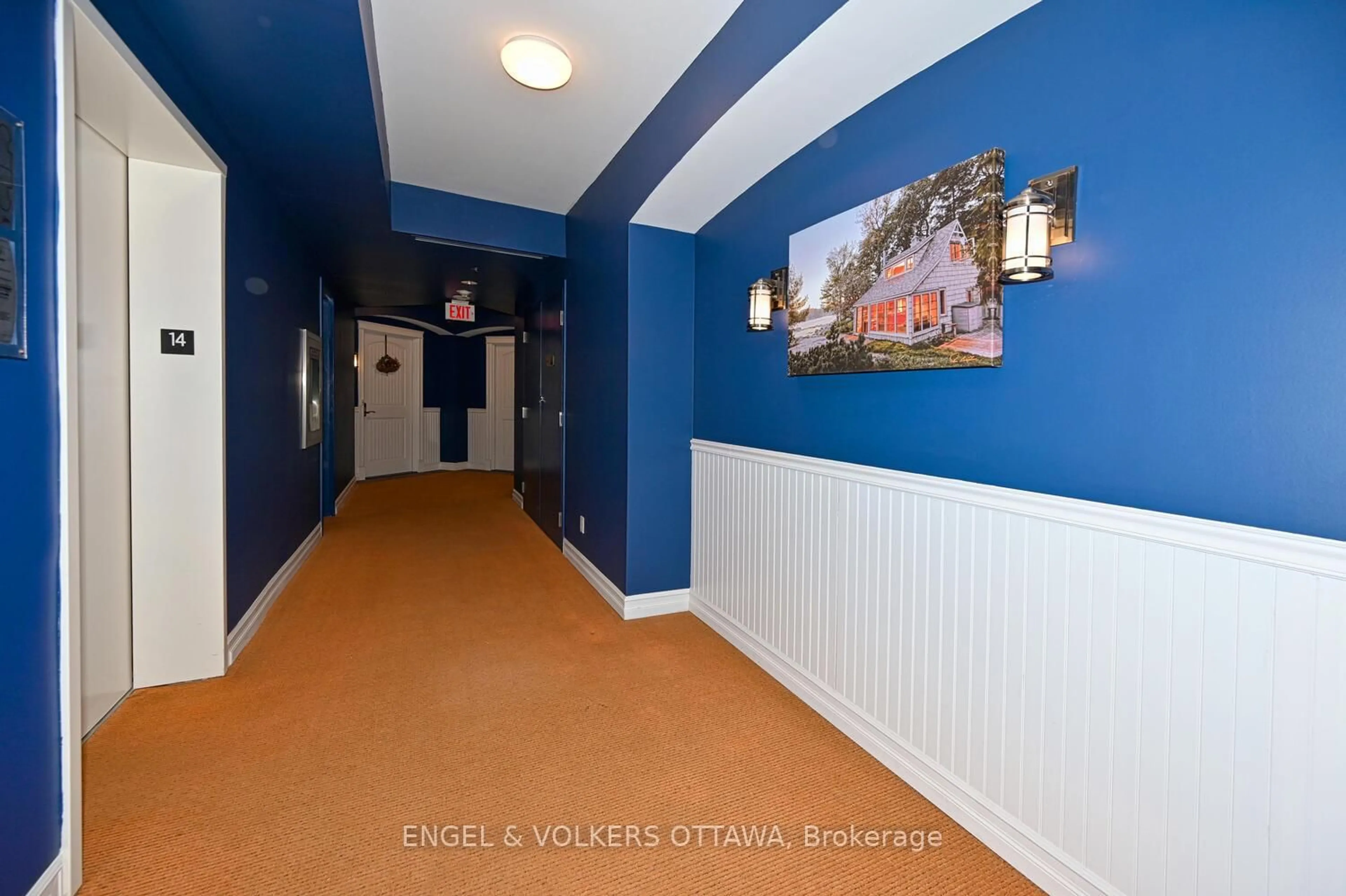 Indoor foyer for 15 St Andrew St #1504, Brockville Ontario K6V 0B8