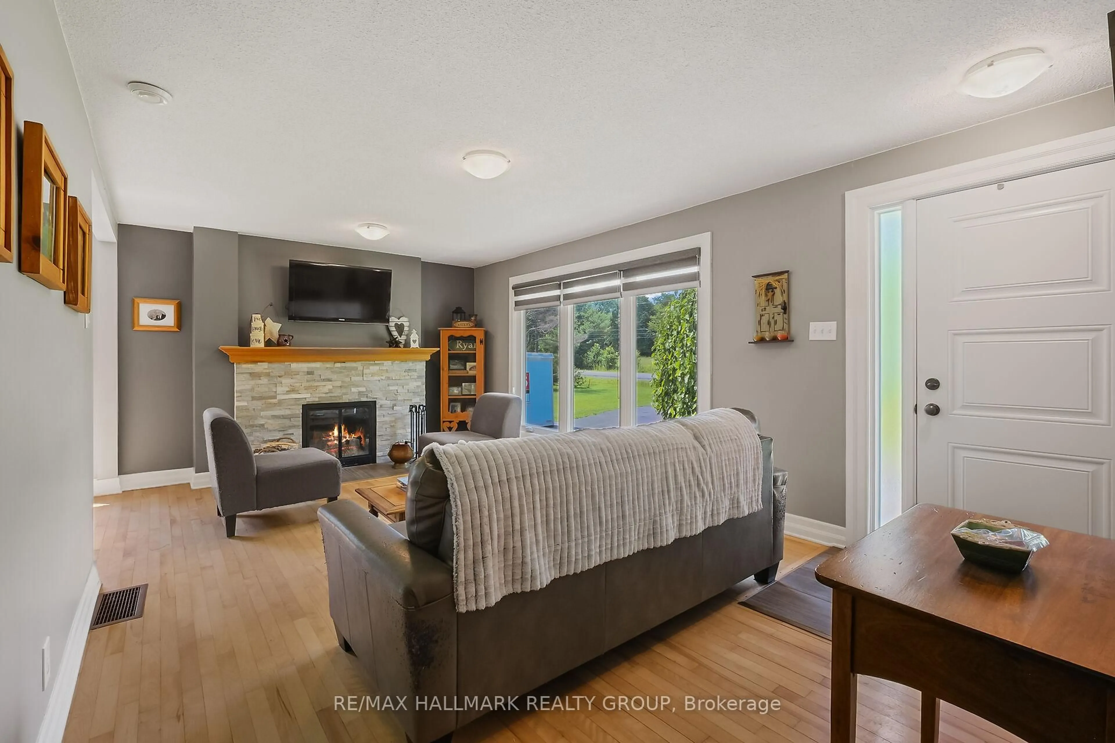 Living room with furniture, wood/laminate floor for 1048 Kerwin Rd, Ottawa Ontario K2K 1X7