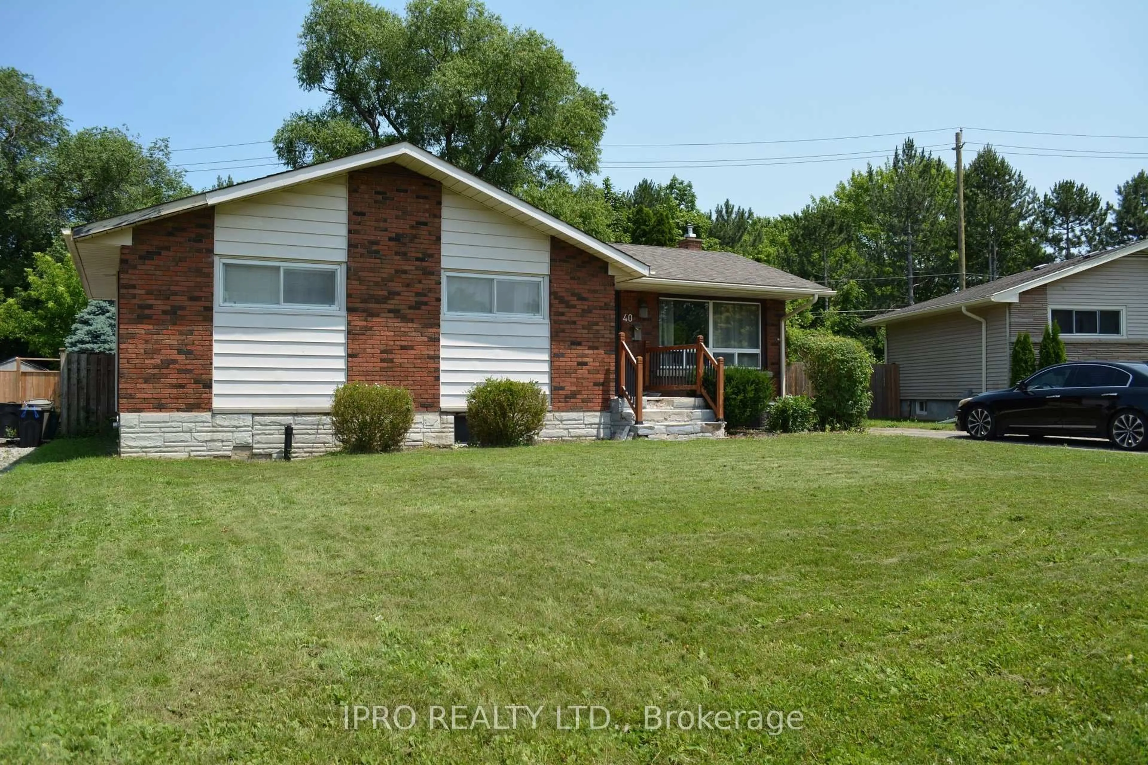 Home with brick exterior material, street for 40 Brookdale Ave, St. Catharines Ontario L2T 2T5