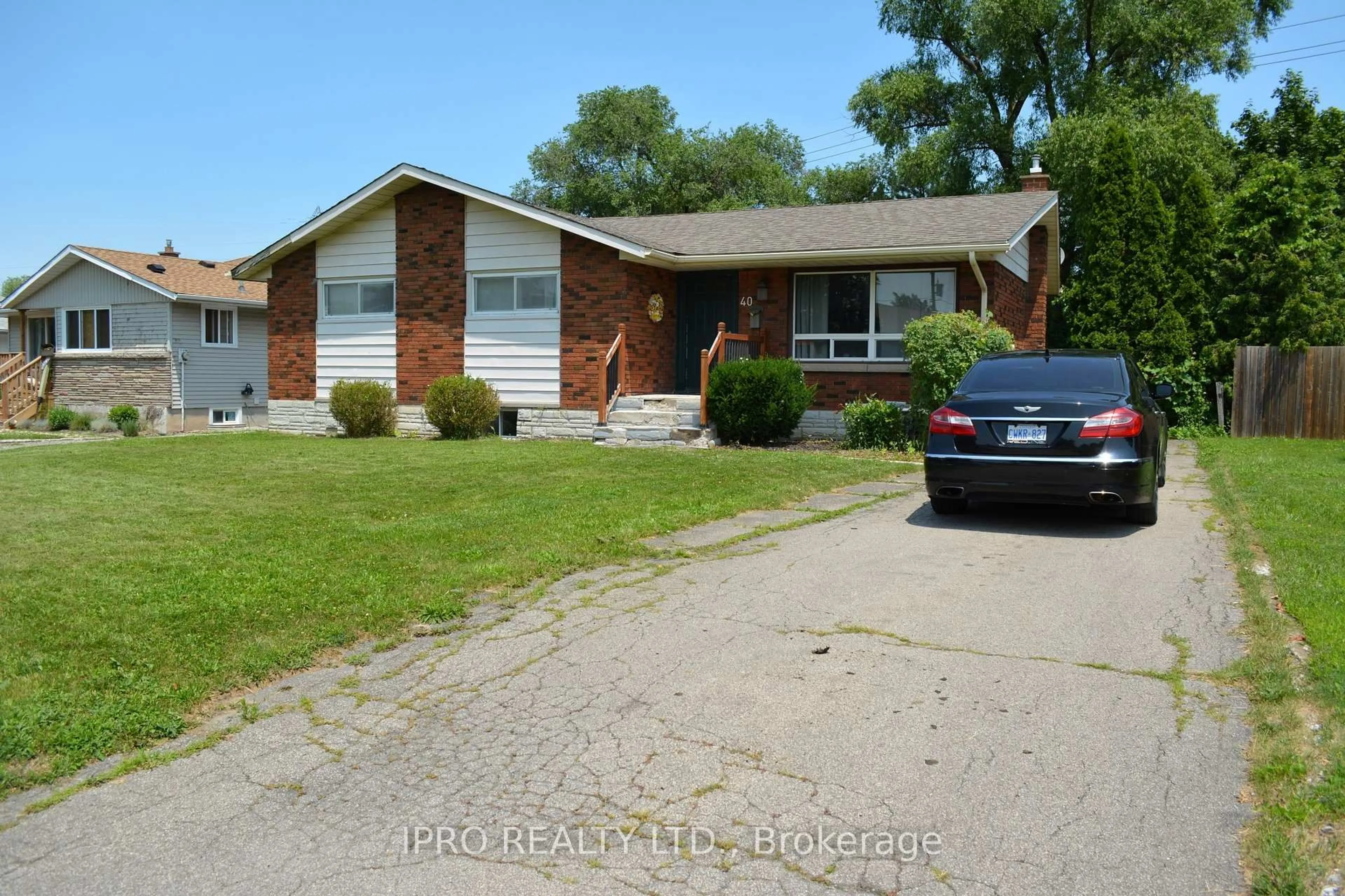 Home with brick exterior material, street for 40 Brookdale Ave, St. Catharines Ontario L2T 2T5