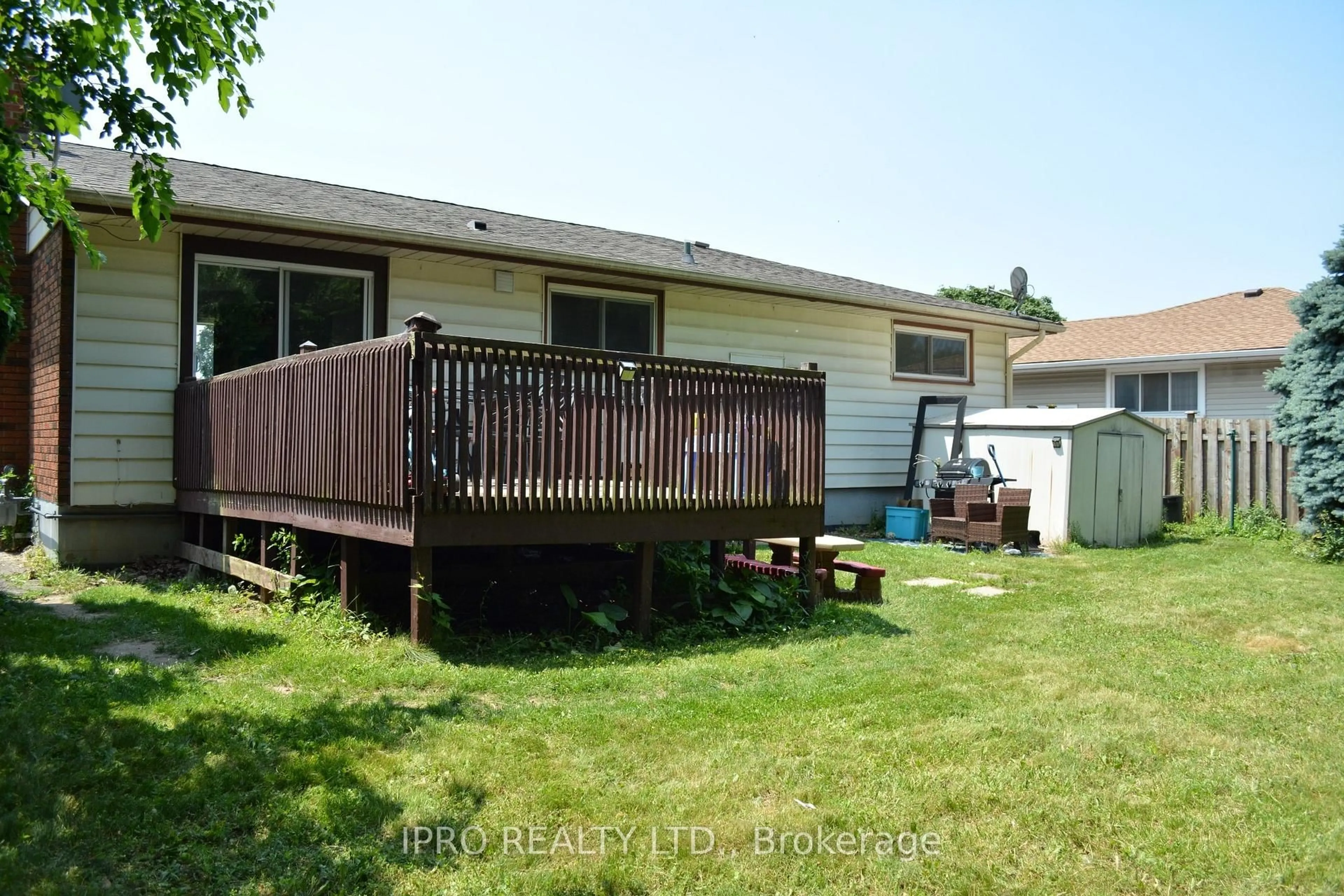 Patio, unknown for 40 Brookdale Ave, St. Catharines Ontario L2T 2T5