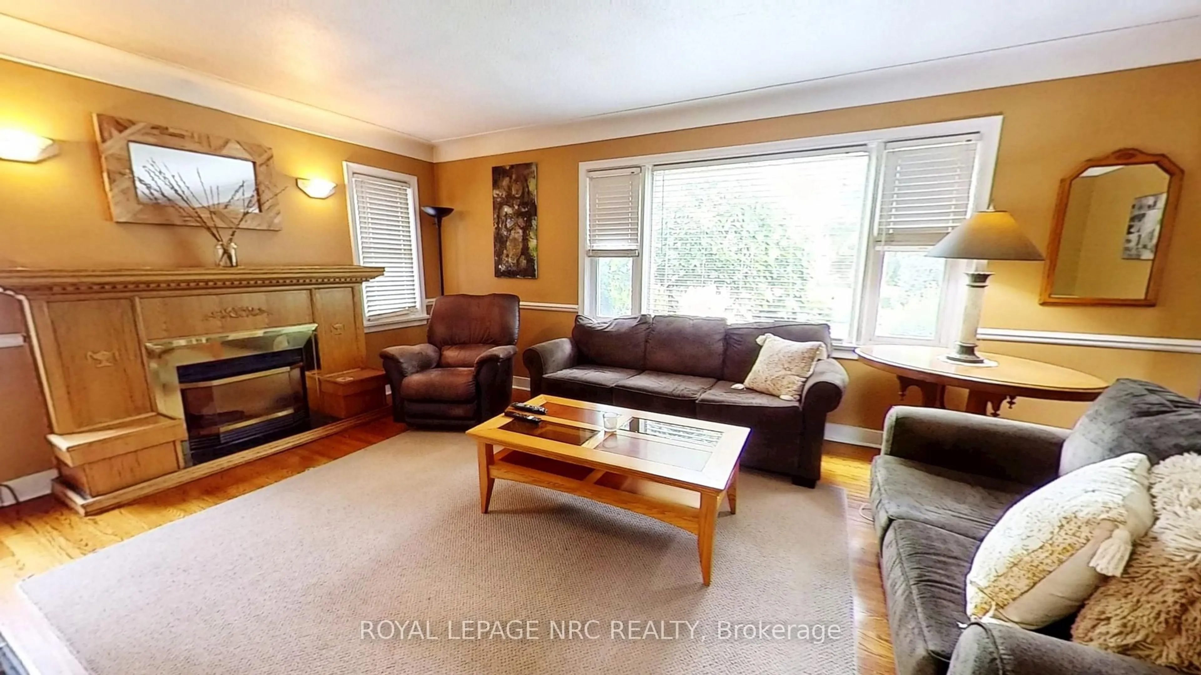 Living room with furniture, wood/laminate floor for 6967 Dell Ave, Niagara Falls Ontario L2G 4W1