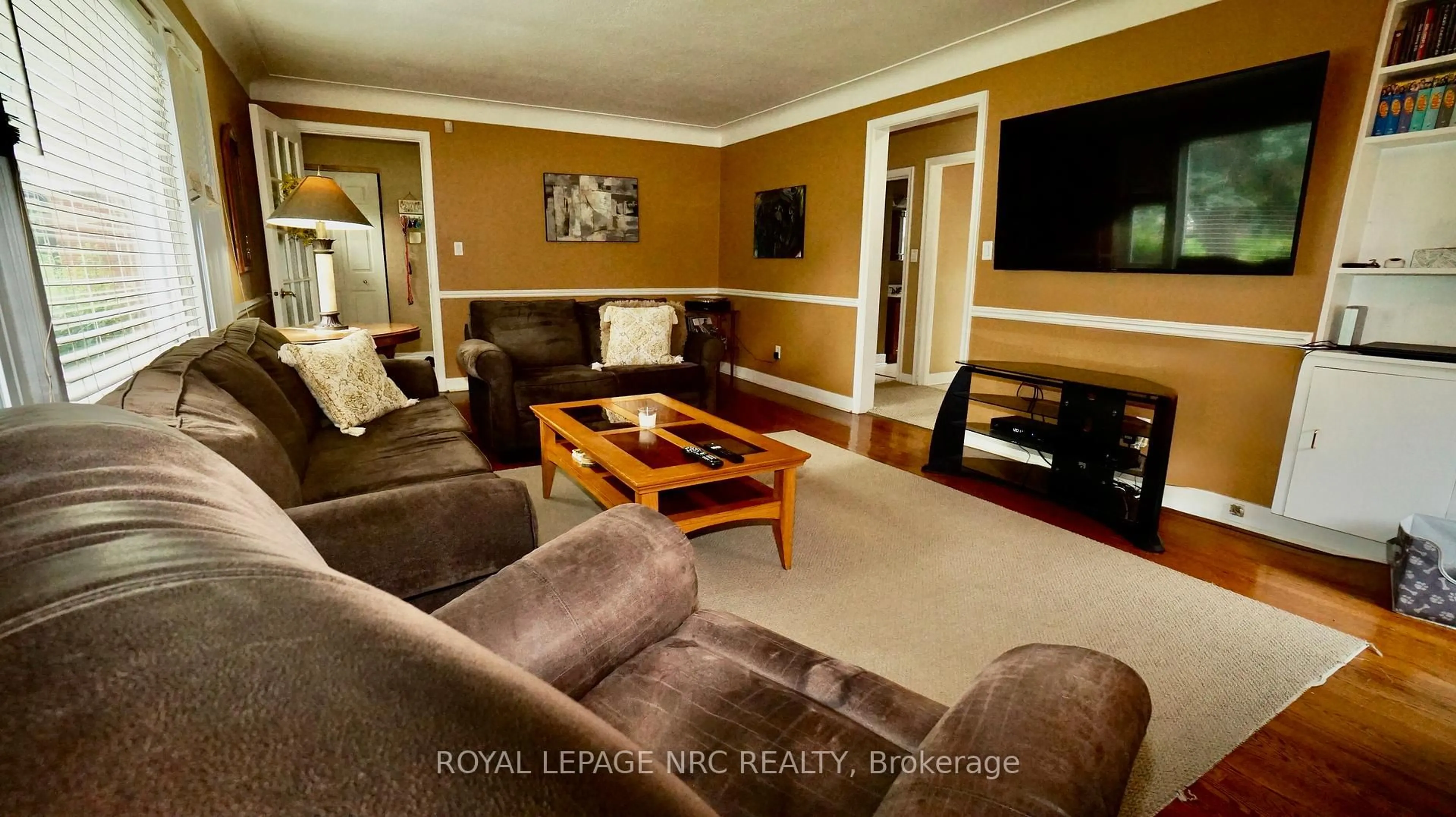 Living room with furniture, wood/laminate floor for 6967 Dell Ave, Niagara Falls Ontario L2G 4W1