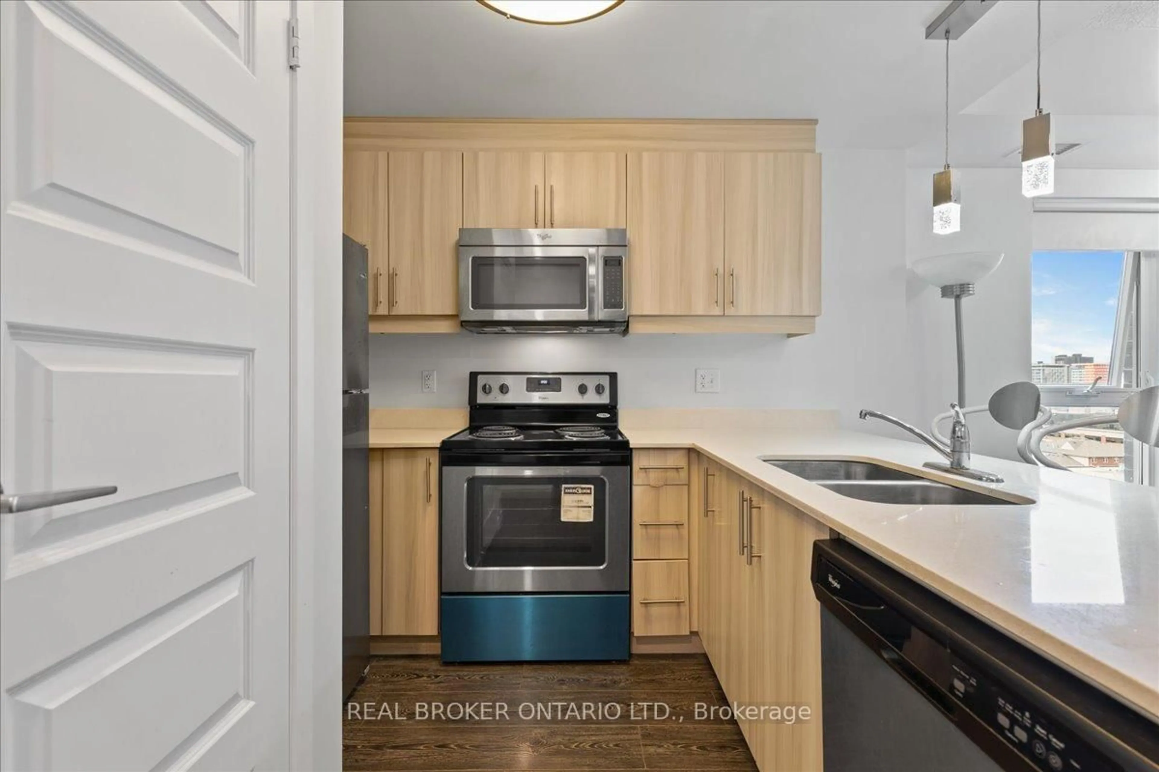 Standard kitchen, unknown for 158 King St #1105, Waterloo Ontario N2J 2Y2