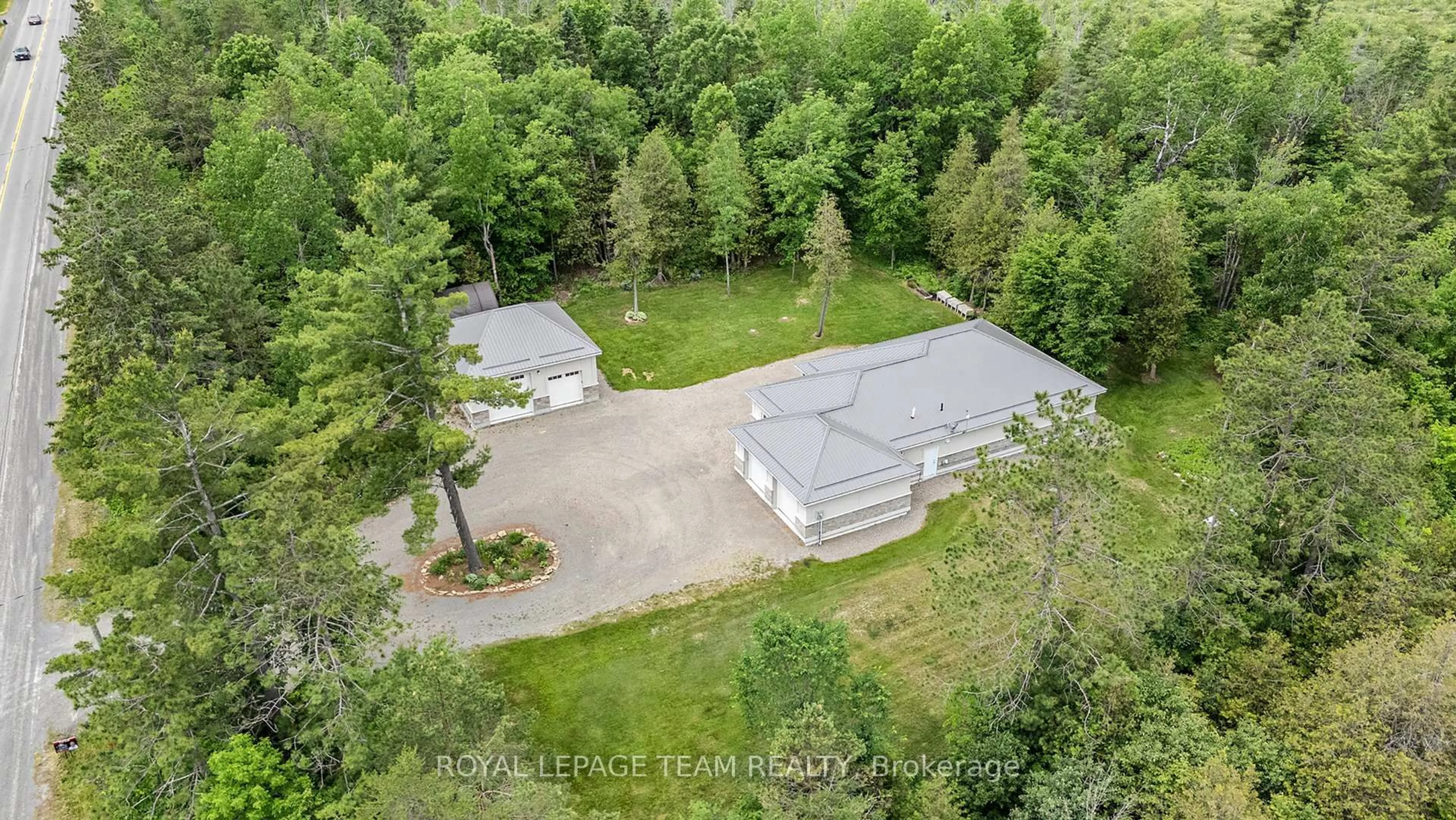A pic from outside/outdoor area/front of a property/back of a property/a pic from drone, unknown for 4517 Roger Stevens Dr, Smiths Falls Ontario K7A 4S6