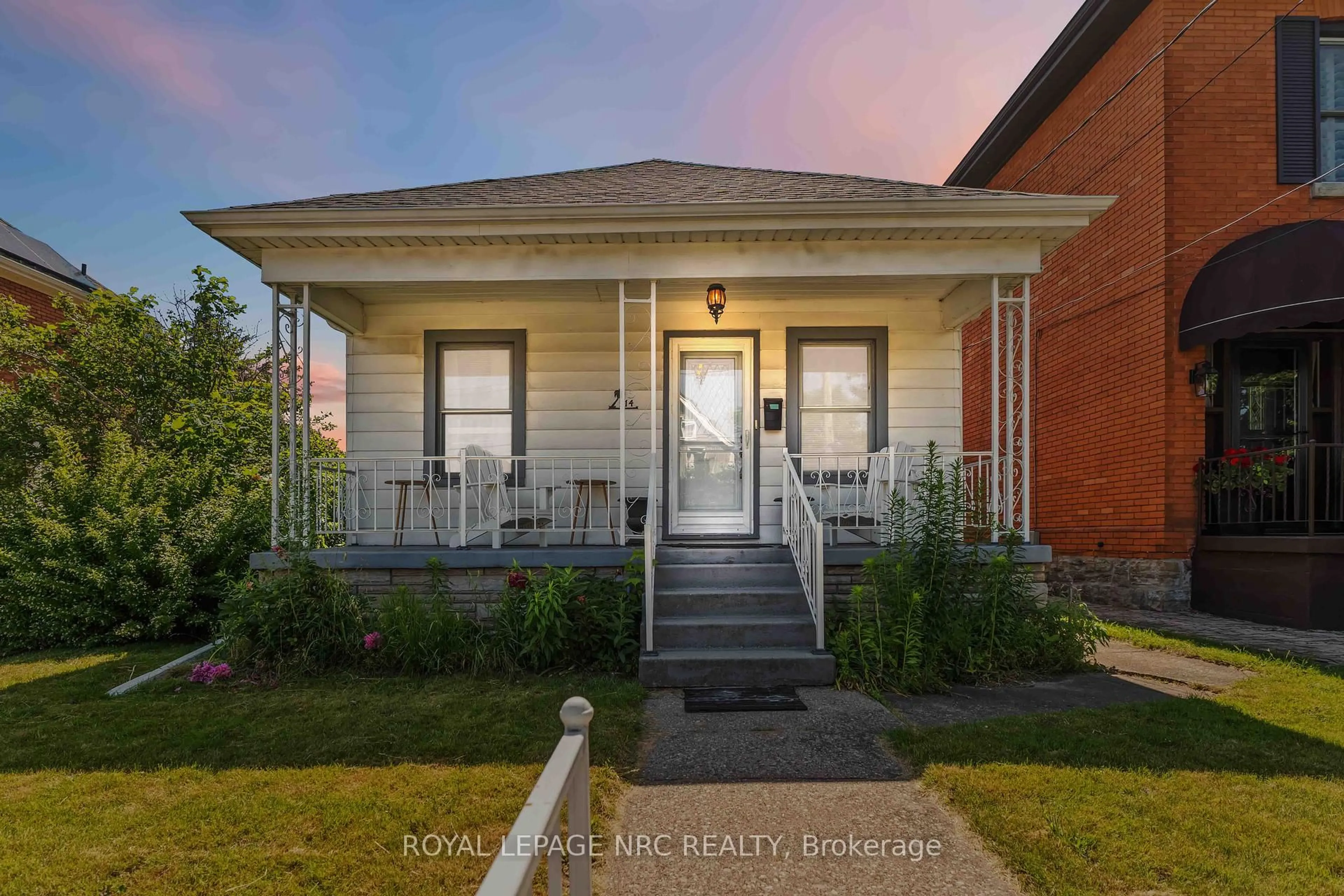 Home with brick exterior material, street for 514 Catharine St, Hamilton Ontario L8L 4V2