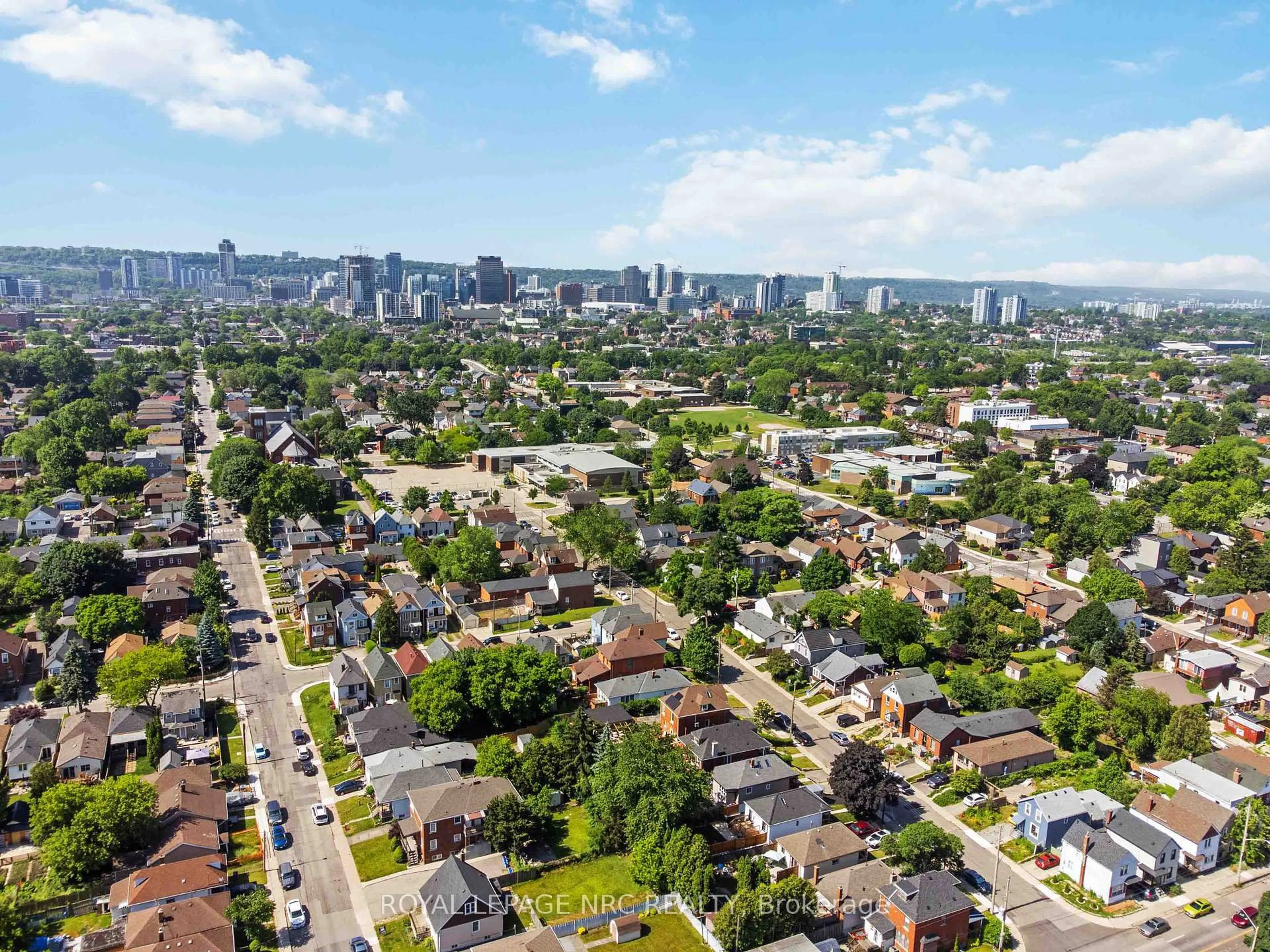 A pic from outside/outdoor area/front of a property/back of a property/a pic from drone, city buildings view from balcony for 514 Catharine St, Hamilton Ontario L8L 4V2