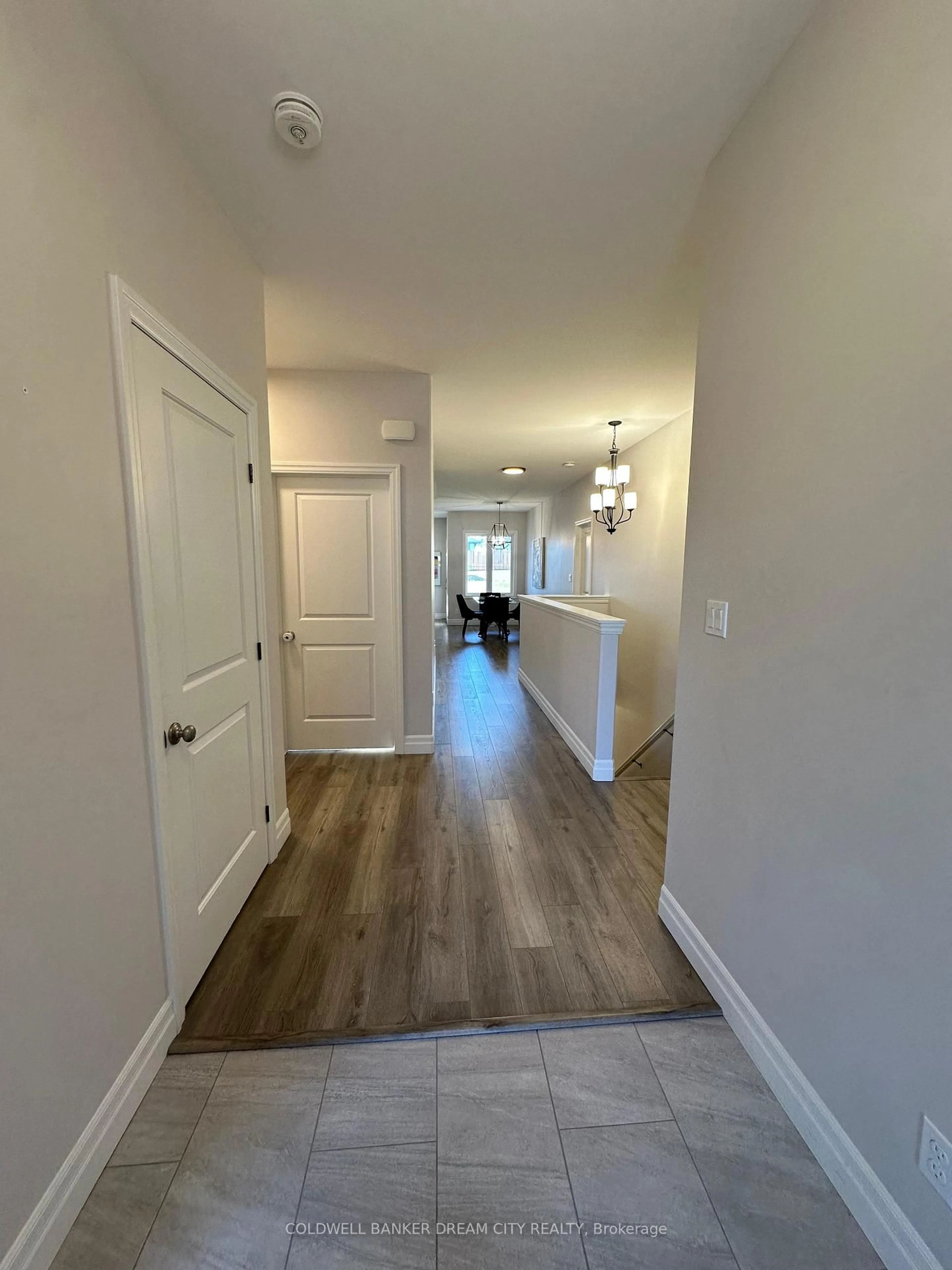 Indoor entryway for 28 MATHEOS Cres, Quinte West Ontario K8V 0L3