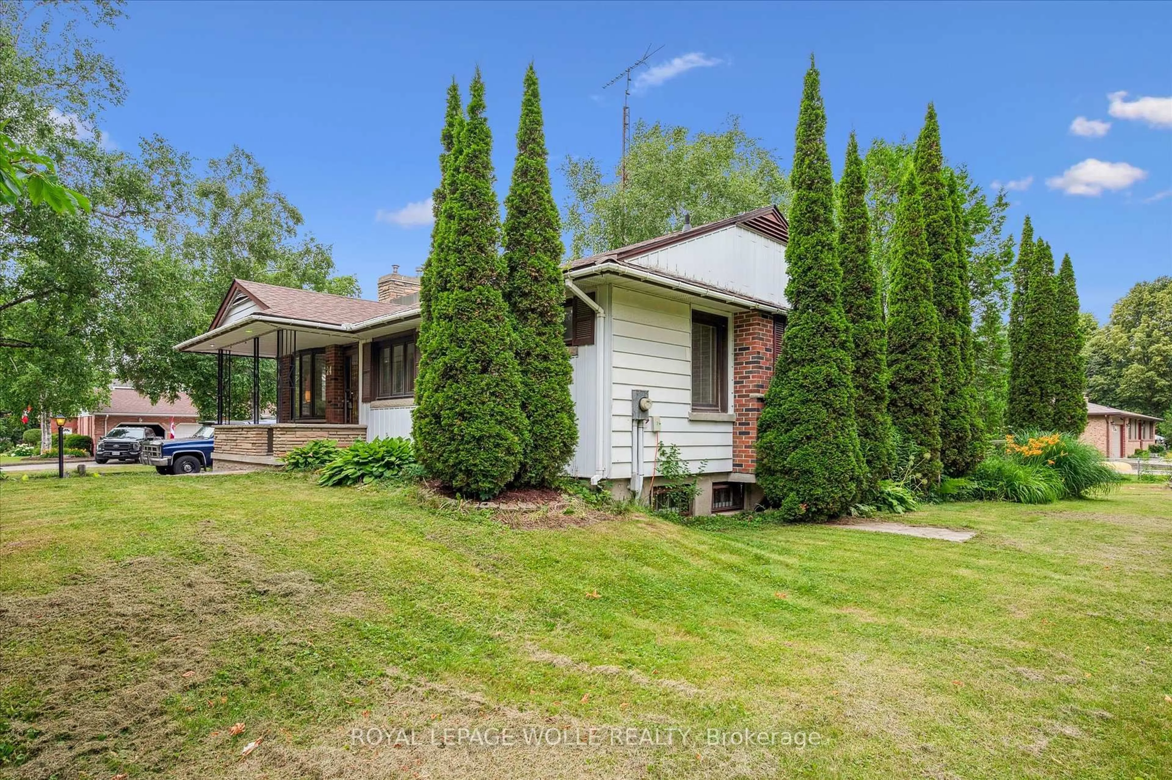 A pic from outside/outdoor area/front of a property/back of a property/a pic from drone, street for 24 Peel St, Woolwich Ontario N0B 2V0
