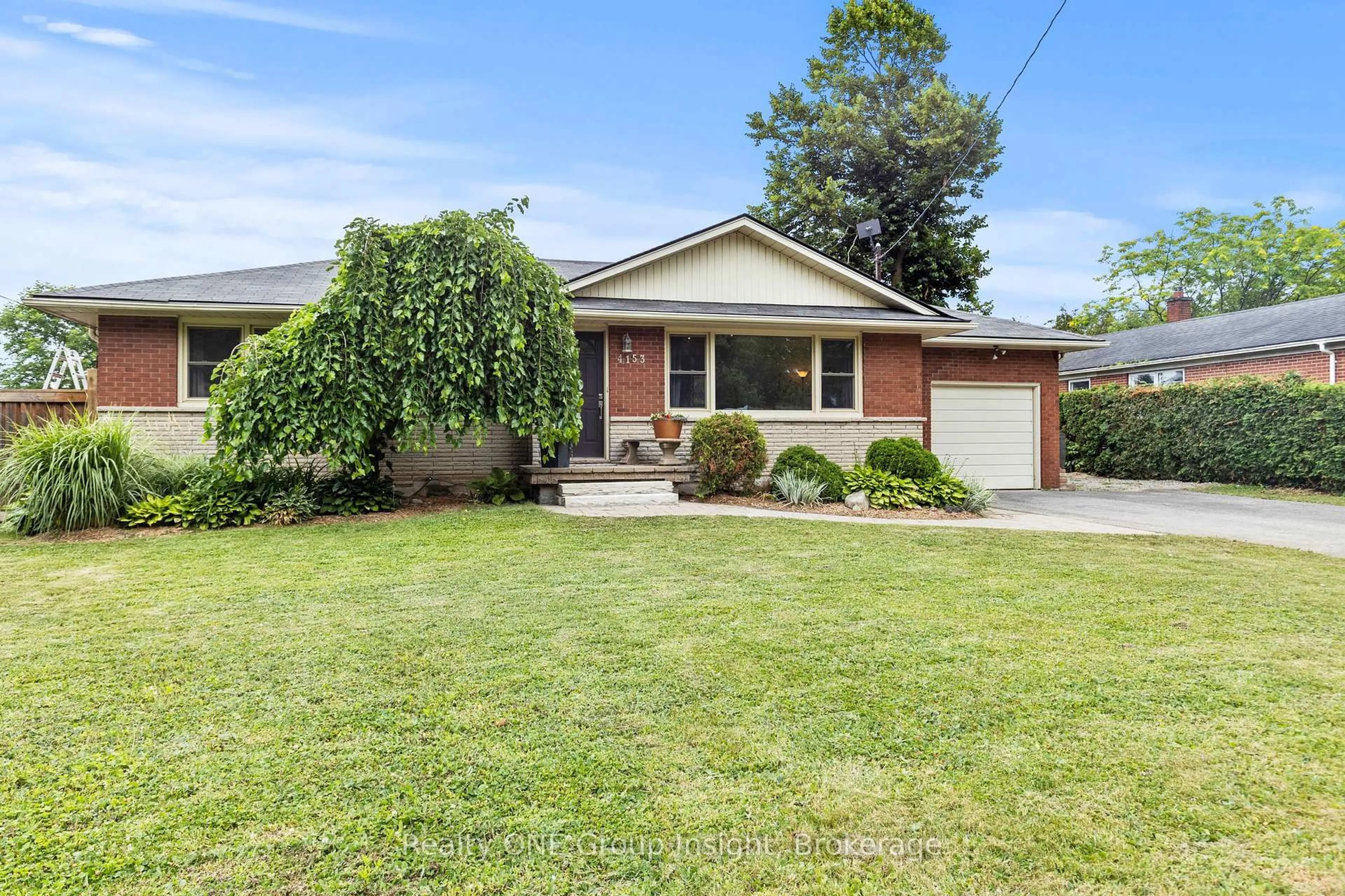 Home with brick exterior material, street for 4153 Aberdeen Rd, Lincoln Ontario L0R 1B6