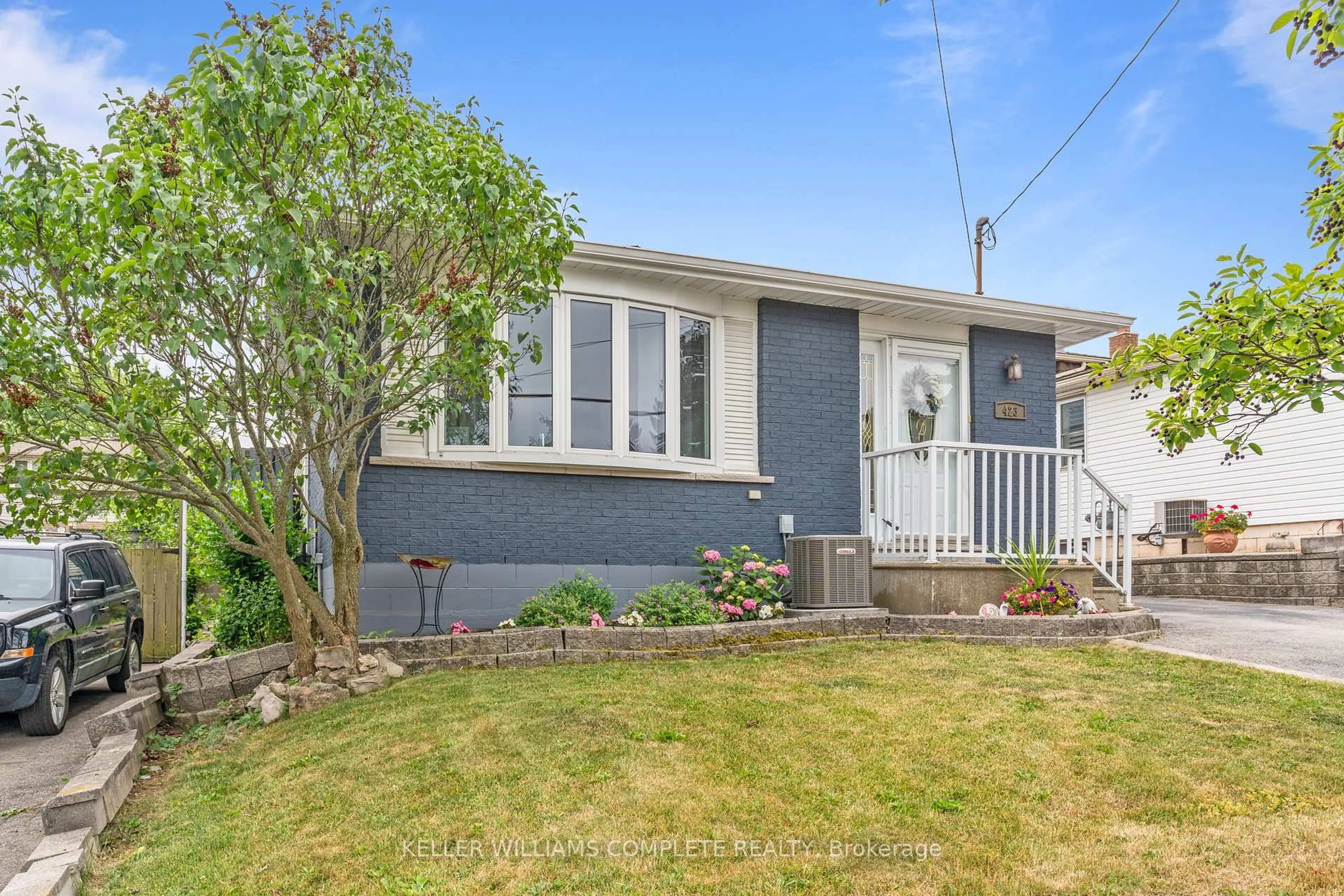 Unknown for 423 QUEEN VICTORIA Dr, Hamilton Ontario L8W 1G7