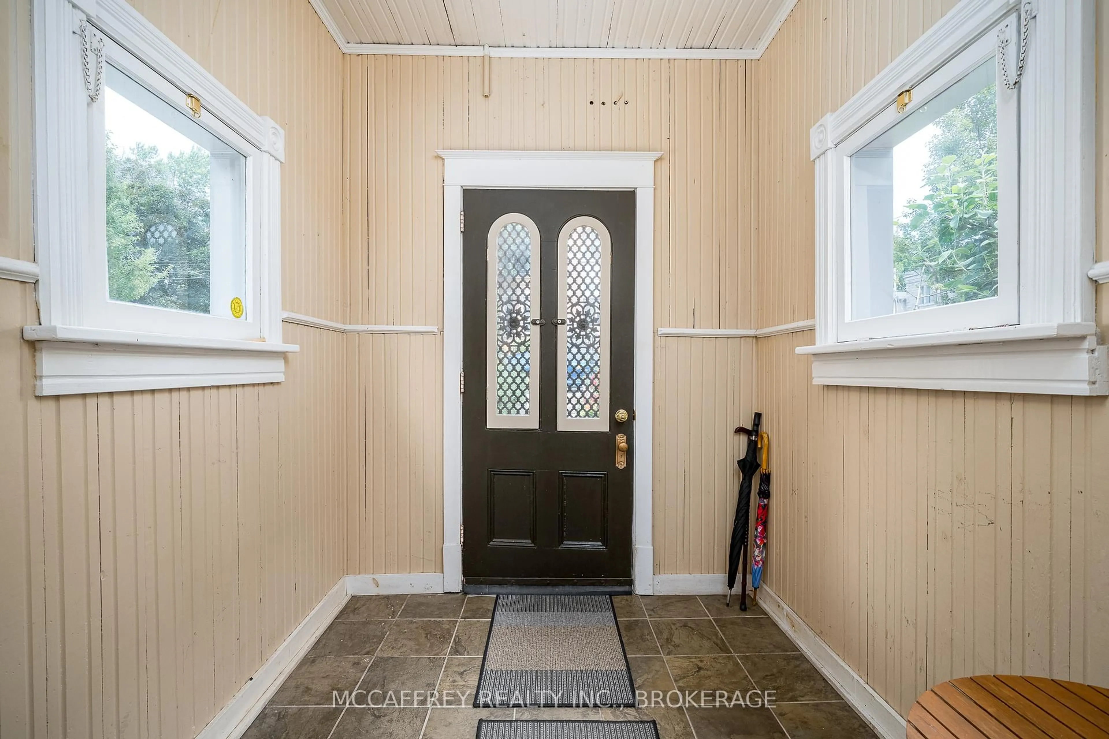 Indoor entryway for 332 MAIN St, Deseronto Ontario K0K 1X0
