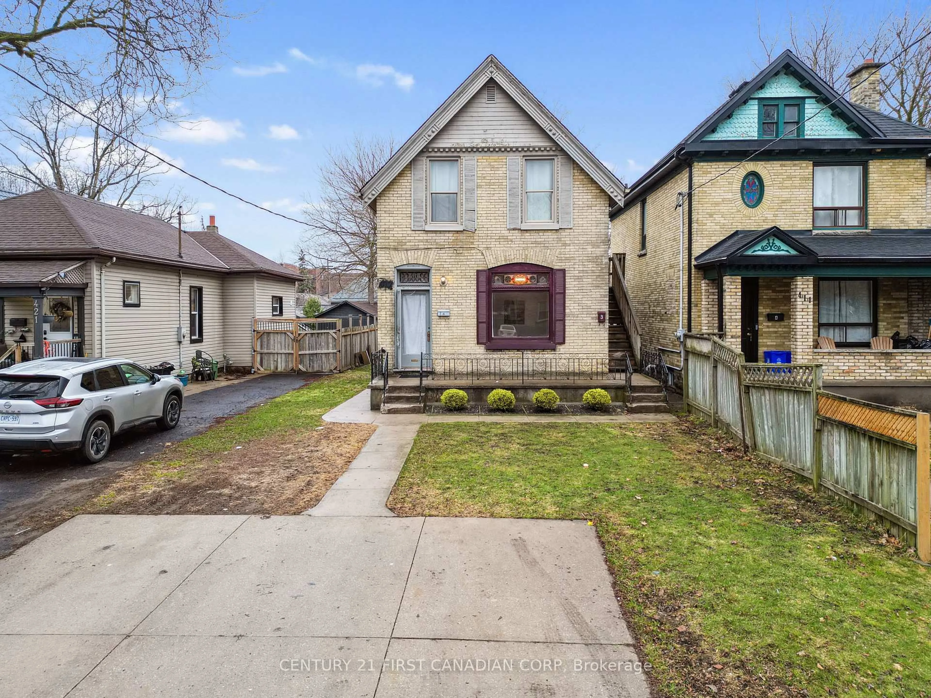 A pic from outside/outdoor area/front of a property/back of a property/a pic from drone, street for 417 Grey St, London East Ontario N6B 1H1