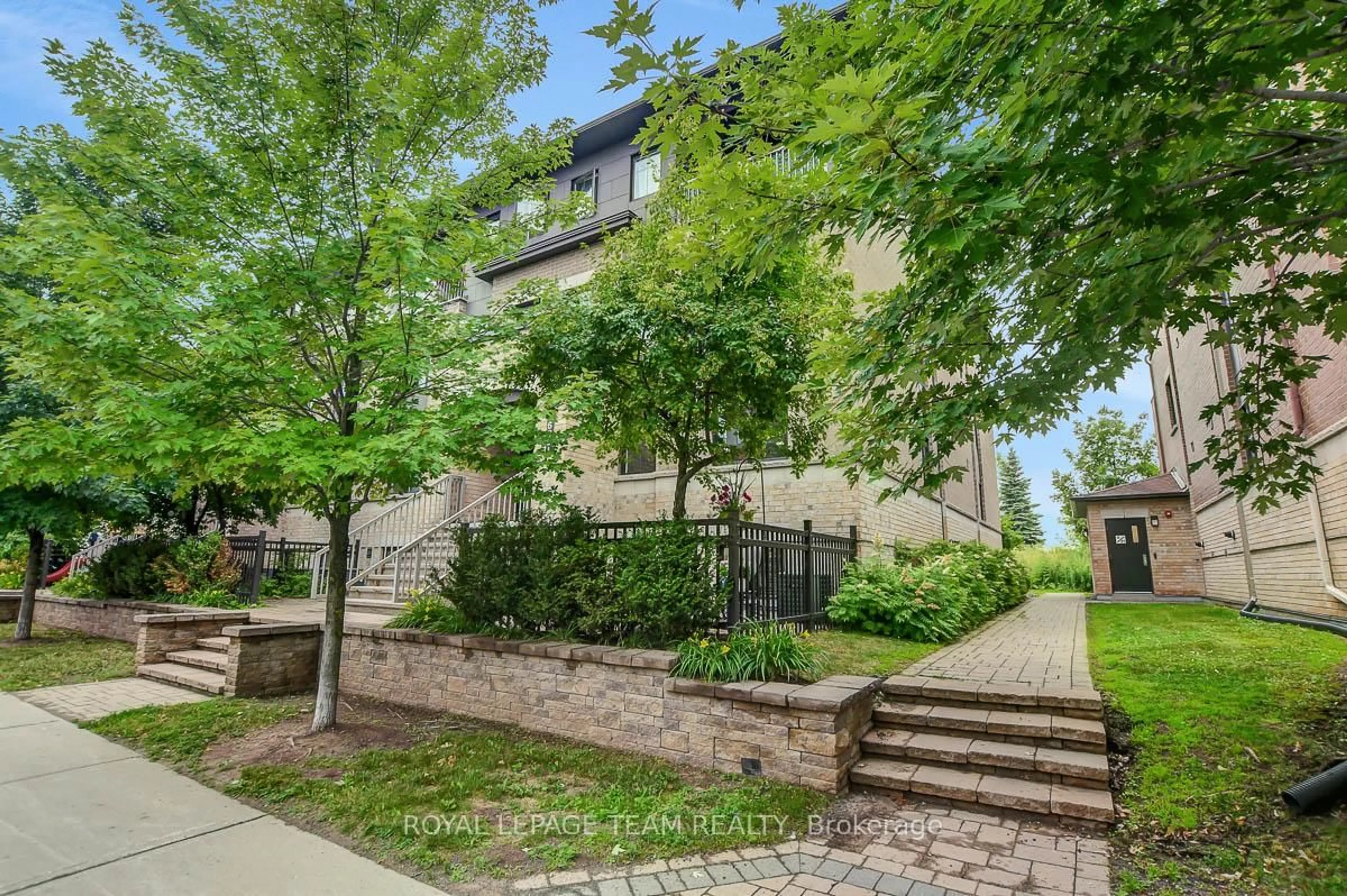 Patio, street for 695A Sue Holloway Dr, Ottawa Ontario K2J 5R6