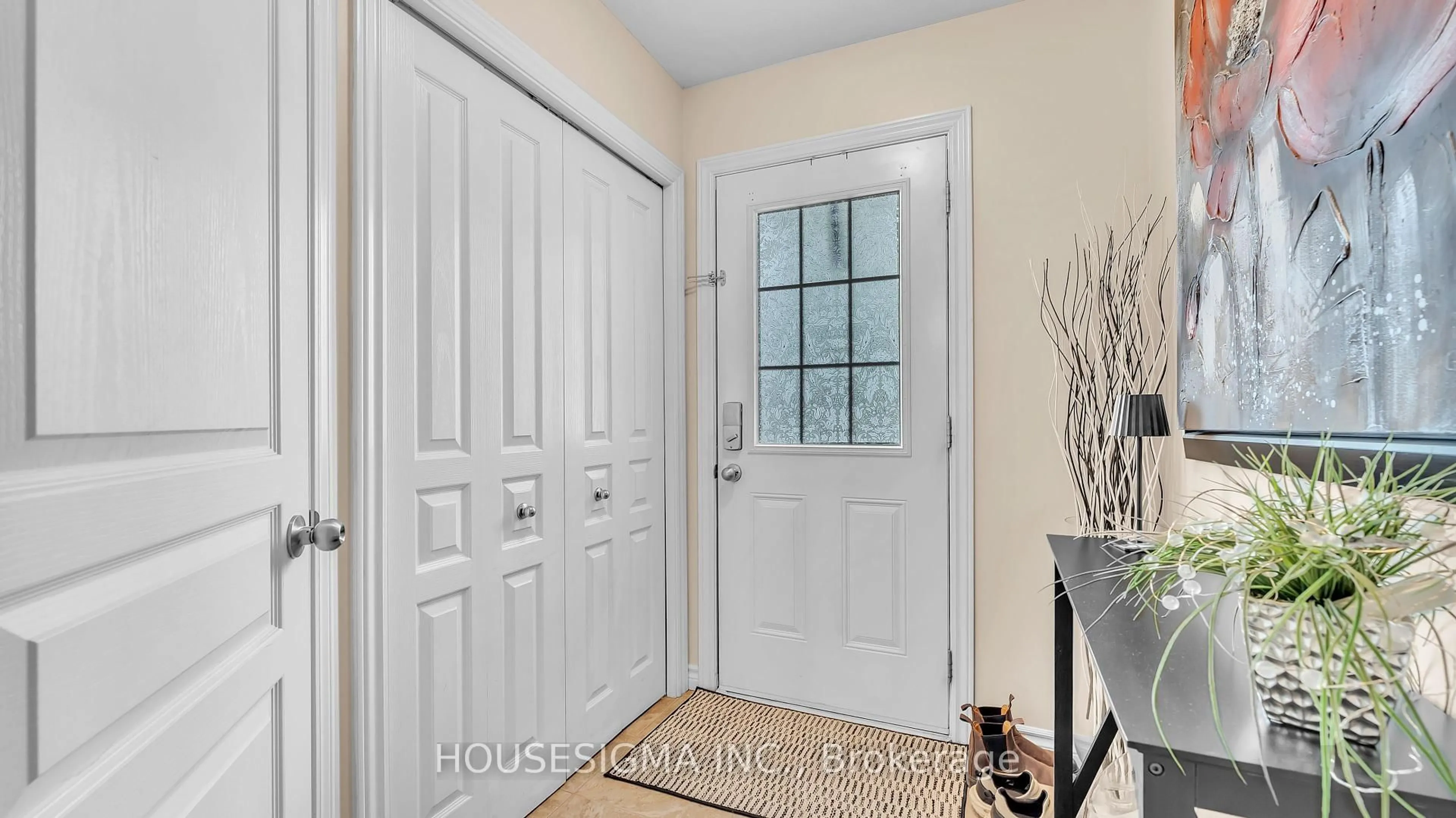 Indoor entryway for 939 Silverfox Cres, London North Ontario N6G 5B6