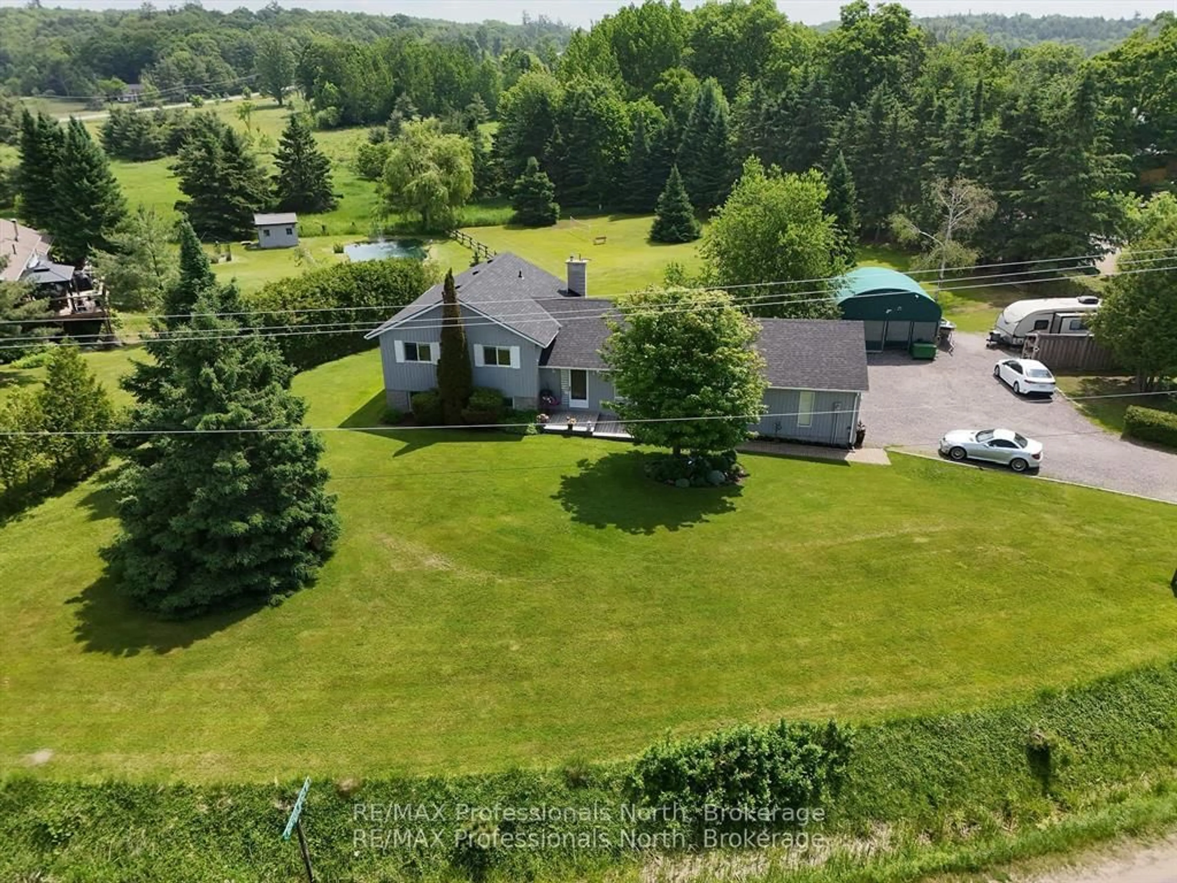 A pic from outside/outdoor area/front of a property/back of a property/a pic from drone, unknown for 1287 Golden Beach Rd, Bracebridge Ontario P1L 1C5